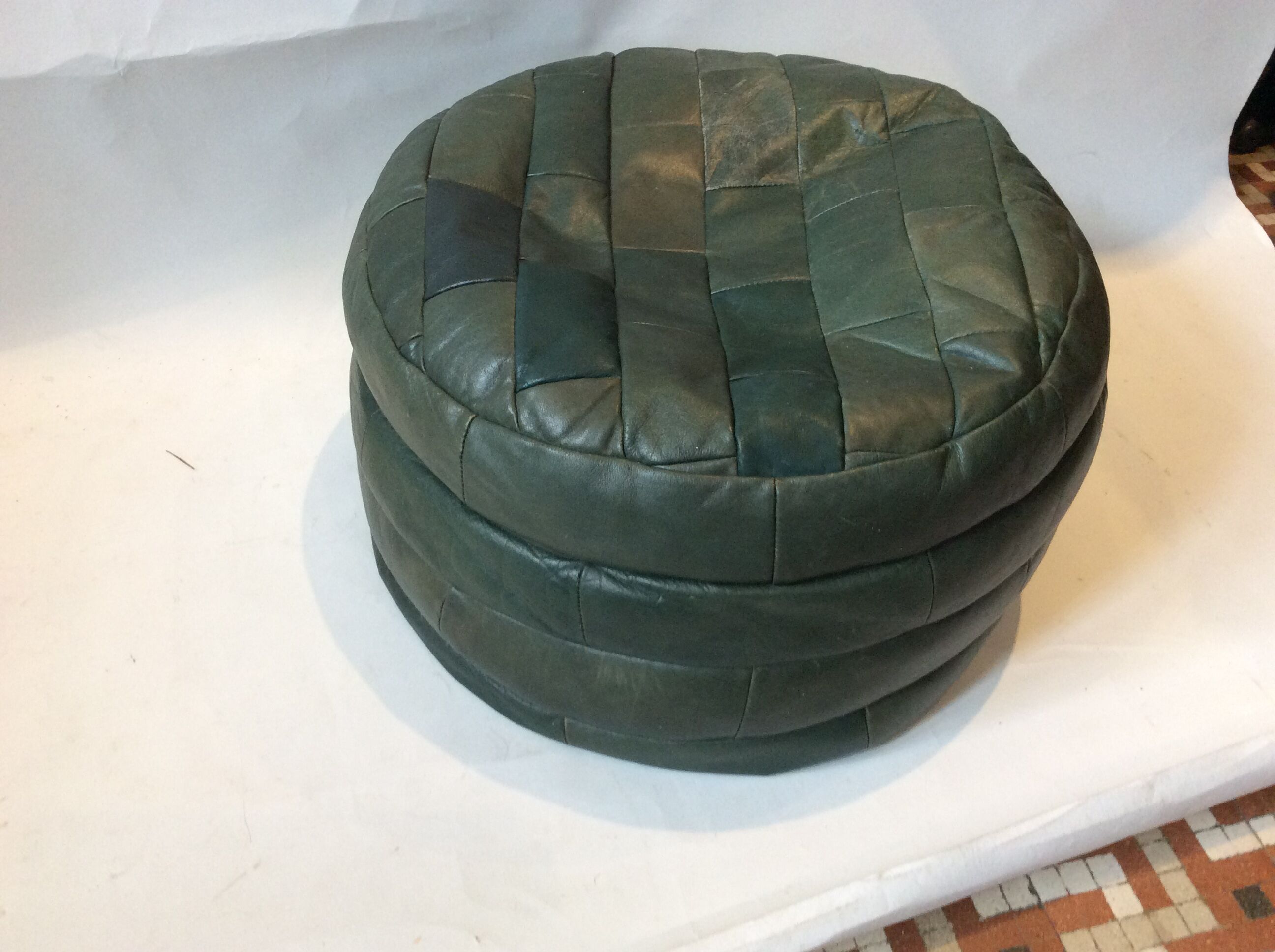 Vintage pouf