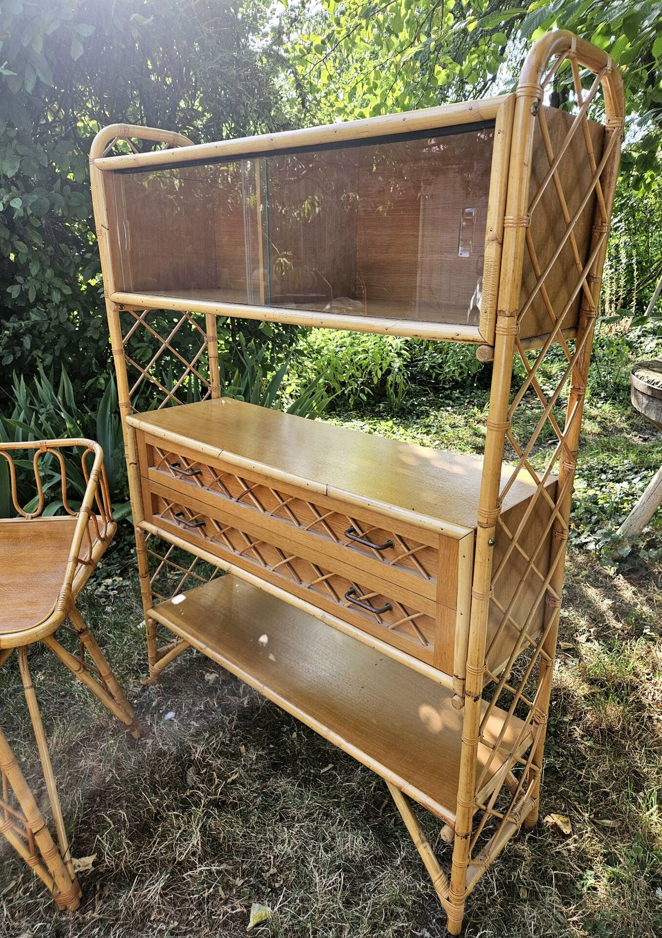 Rattan bamboo display shelf + vintage desk from the 50s-60s-70s.