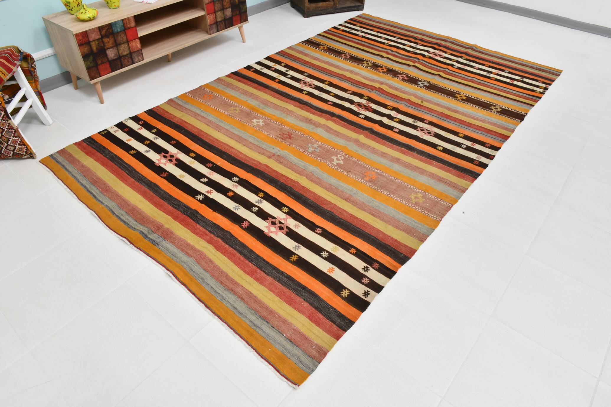 Tapis kilim vintage turc rayé multicolore à motifs géométriques, 190x320 cm