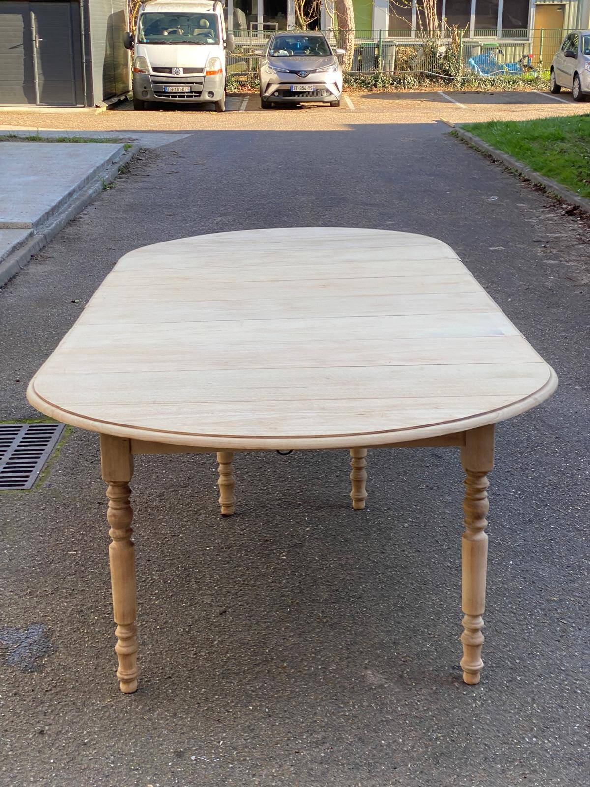 Renovated round extendable dining table with flaps, 6 extensions, 300cm.