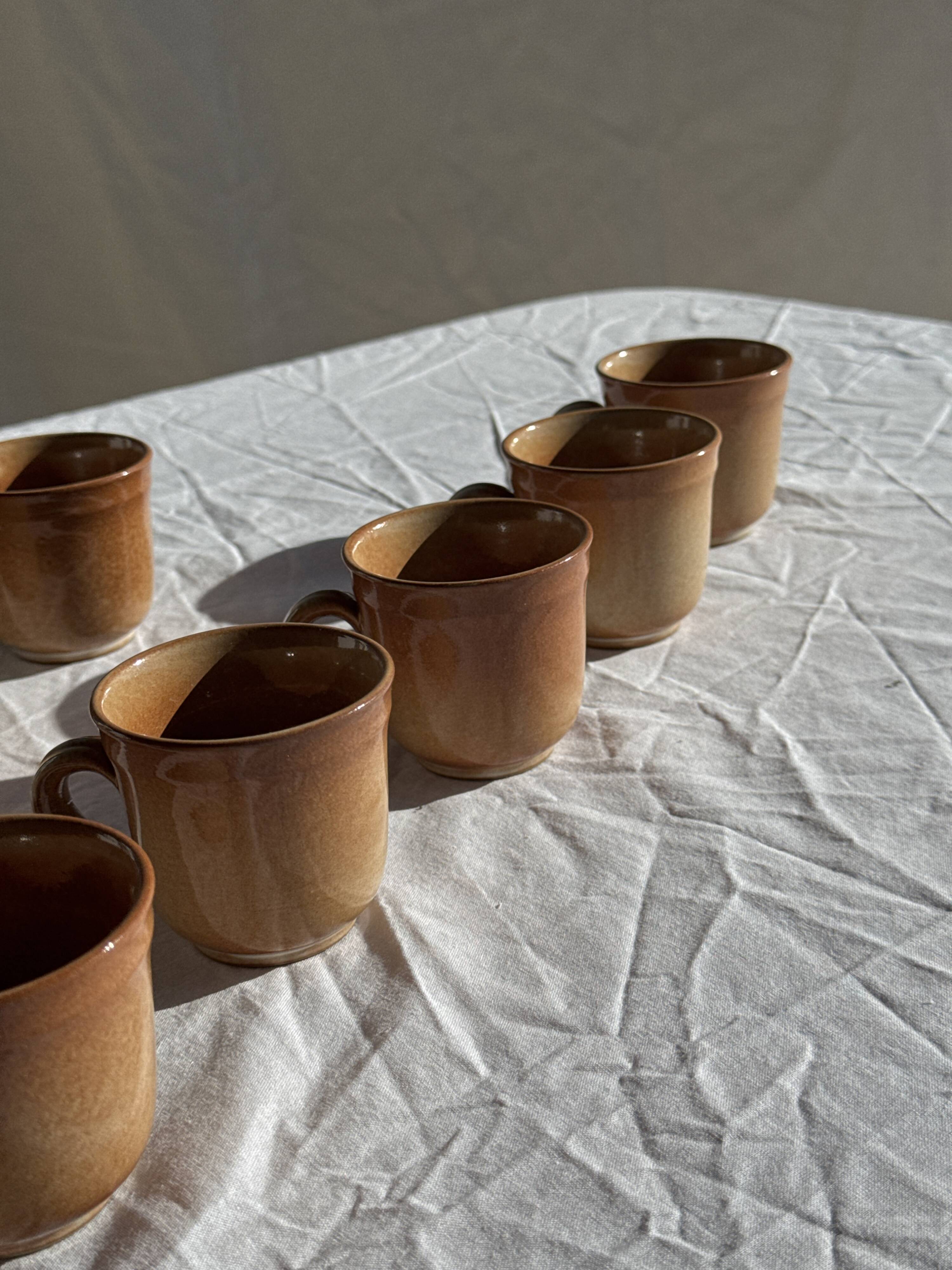 Lot de 11 tasses à café en grès à anse