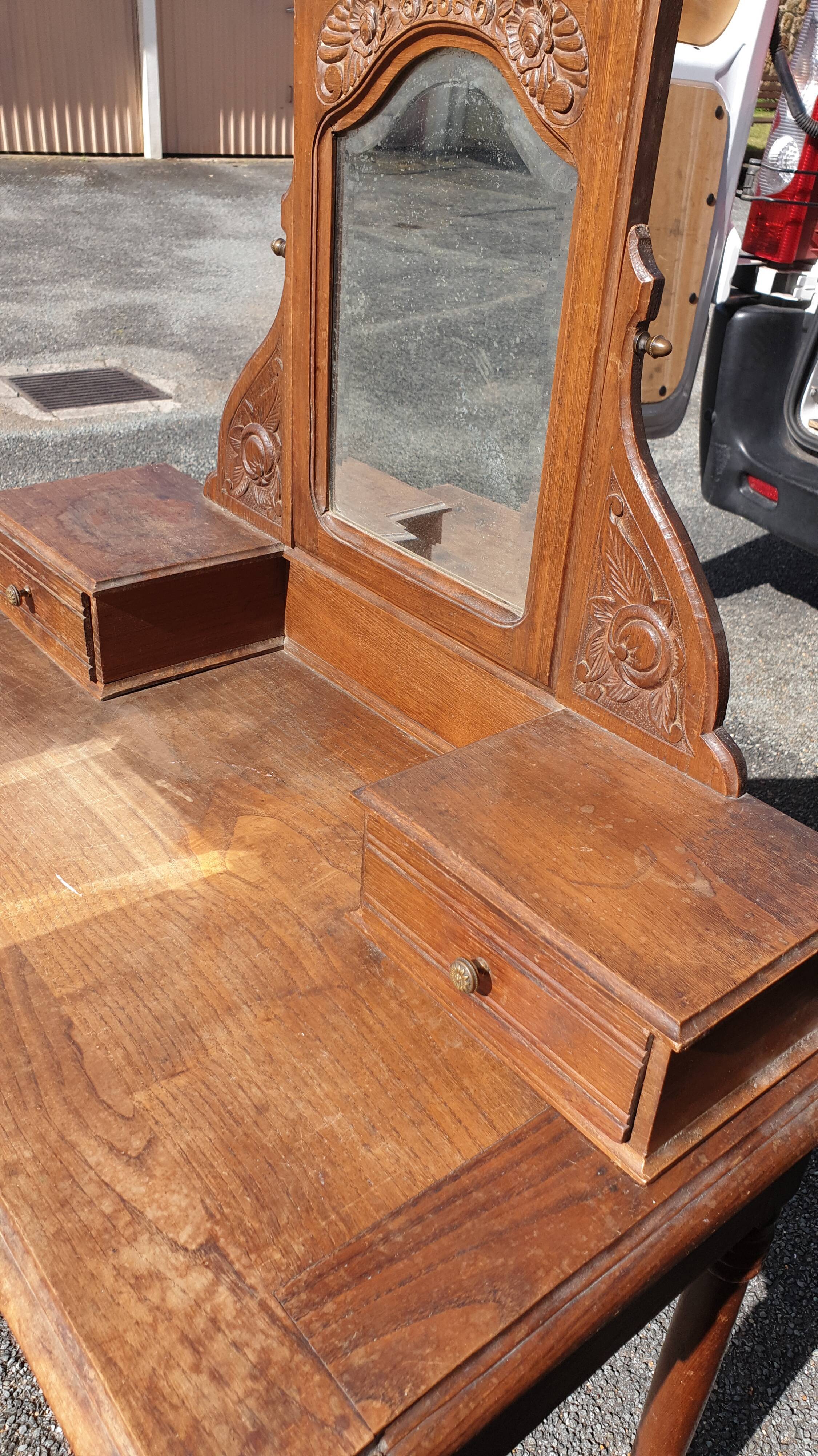 Art deco dressing table