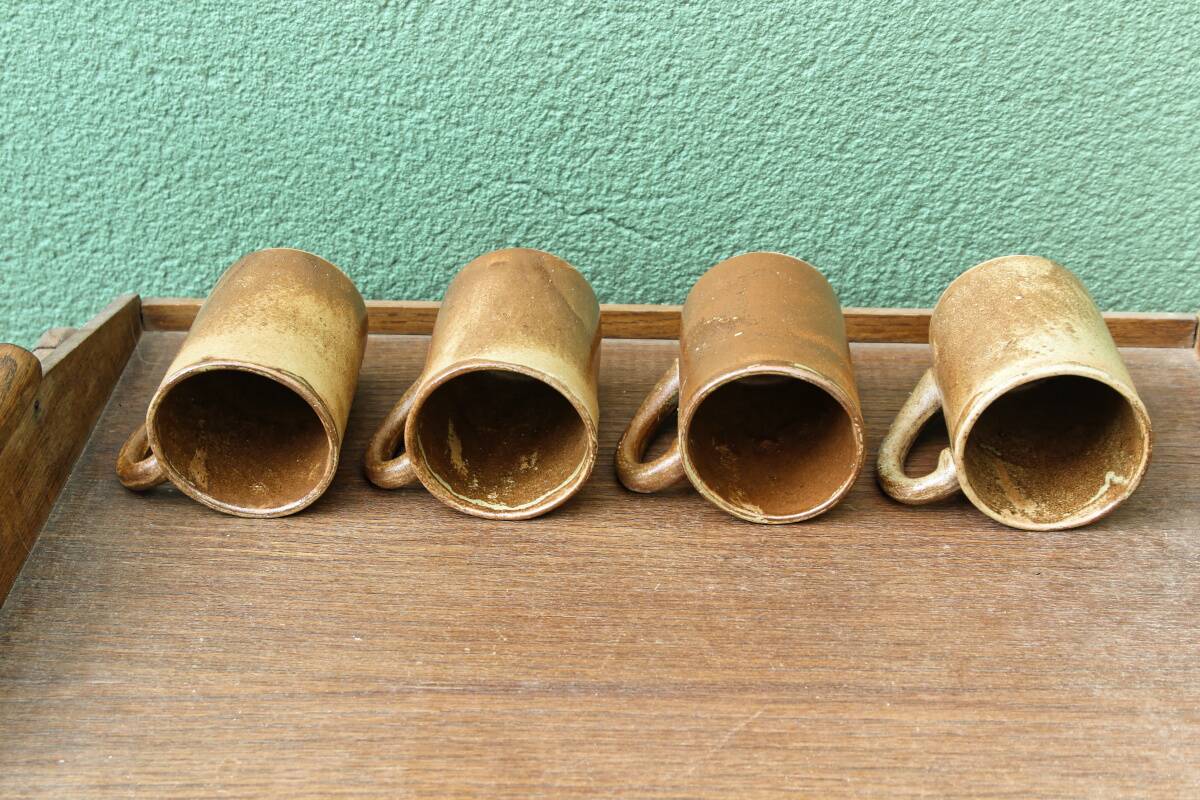 Lot de 4 mugs en grés, signés Jean Gaubier