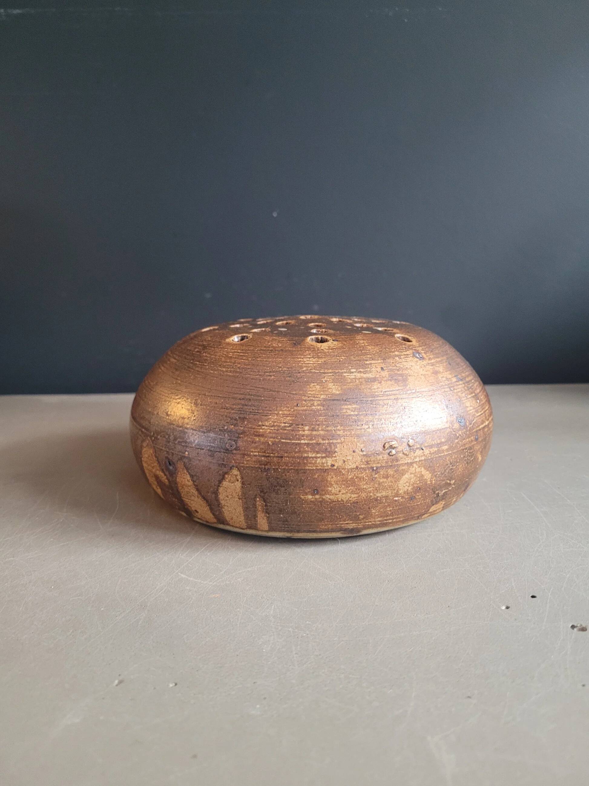 Vintage ceramic flower holder cushion