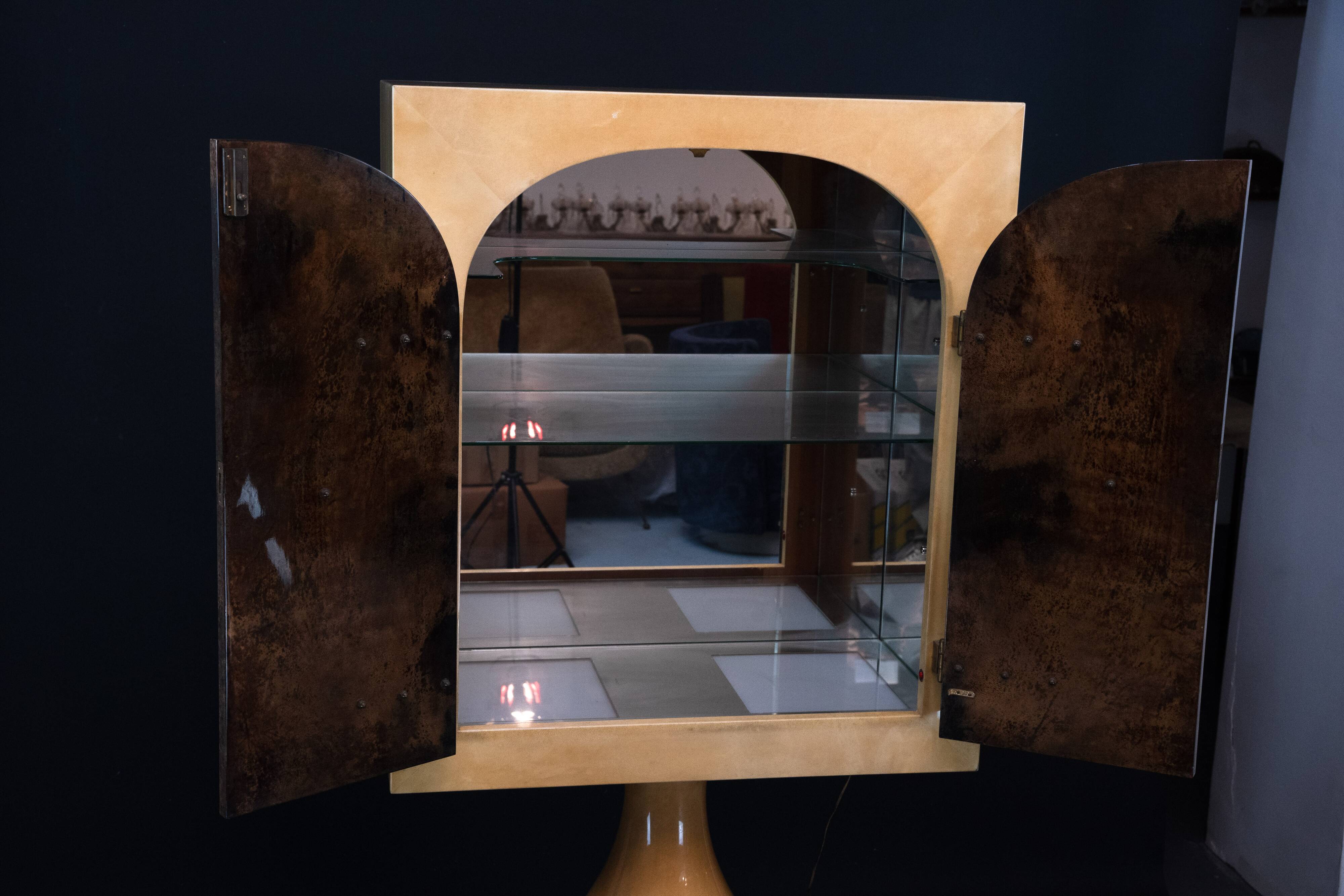 Aldo Tura Mid-Century Modern Goatskin Parchment Bar Cabinet, Italy, 1960s