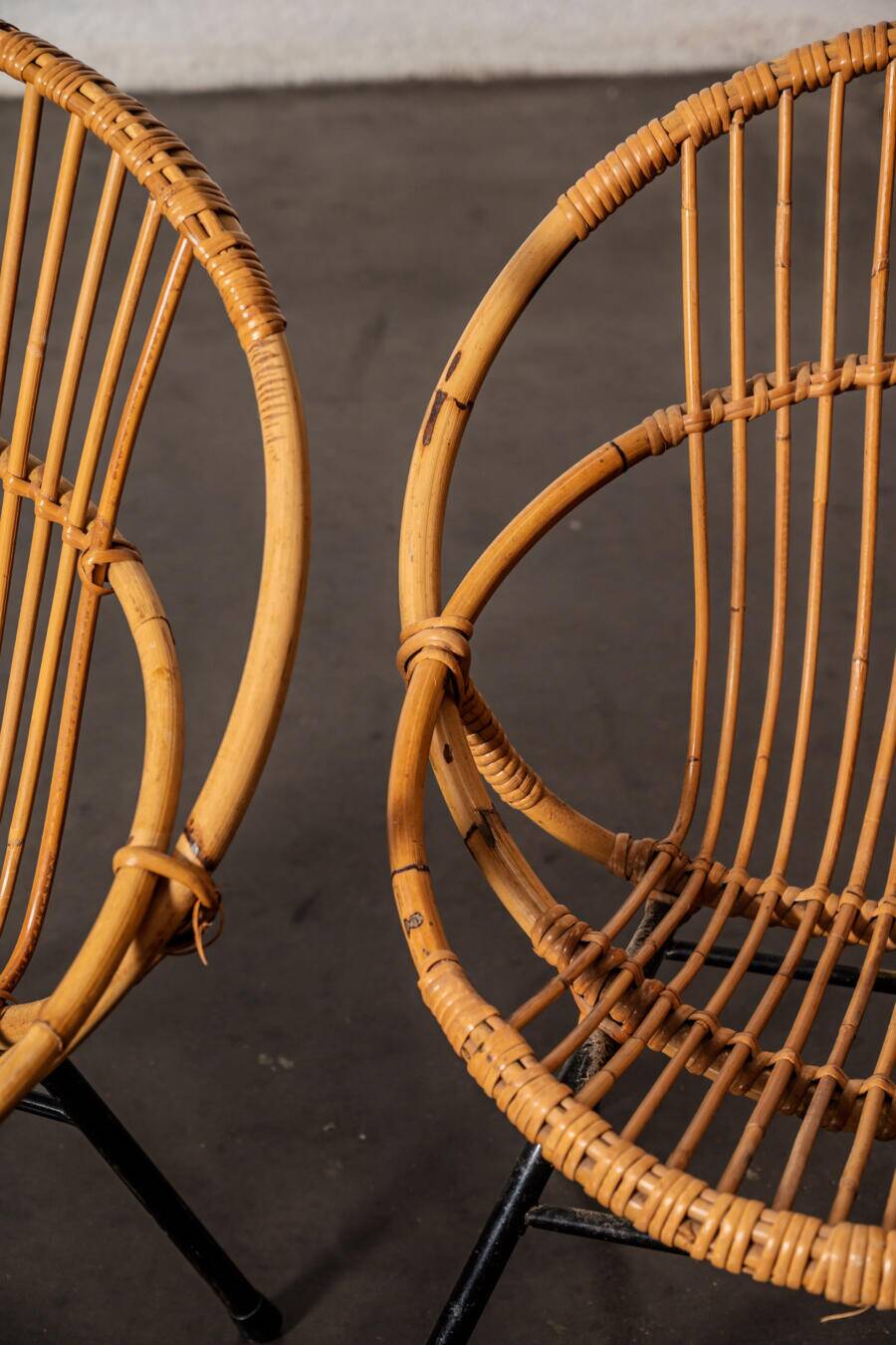 Rattan armchair with metal legs