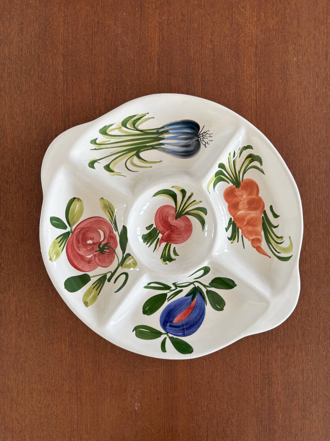 Plat apéritif compartiments légumes en barbotine majolique vintage