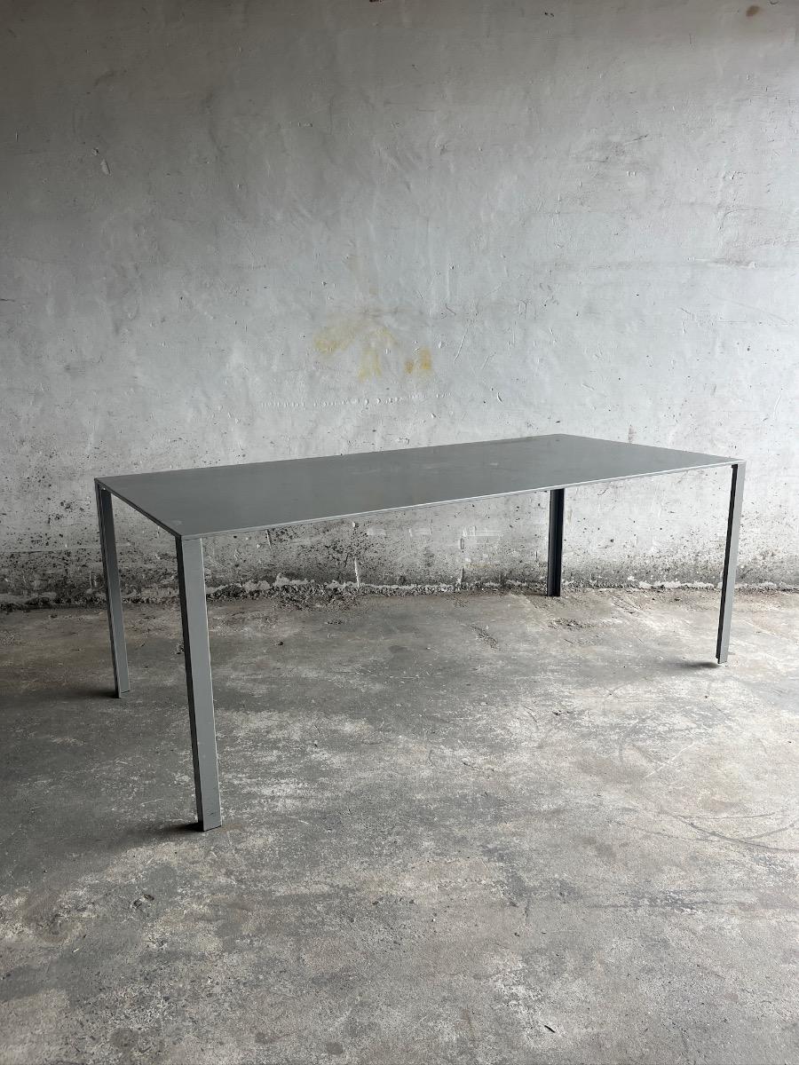 Grand 'Less' grey powder-coated aluminium dining table by Jean Nouvel for Tecno, minimalist 1990s
