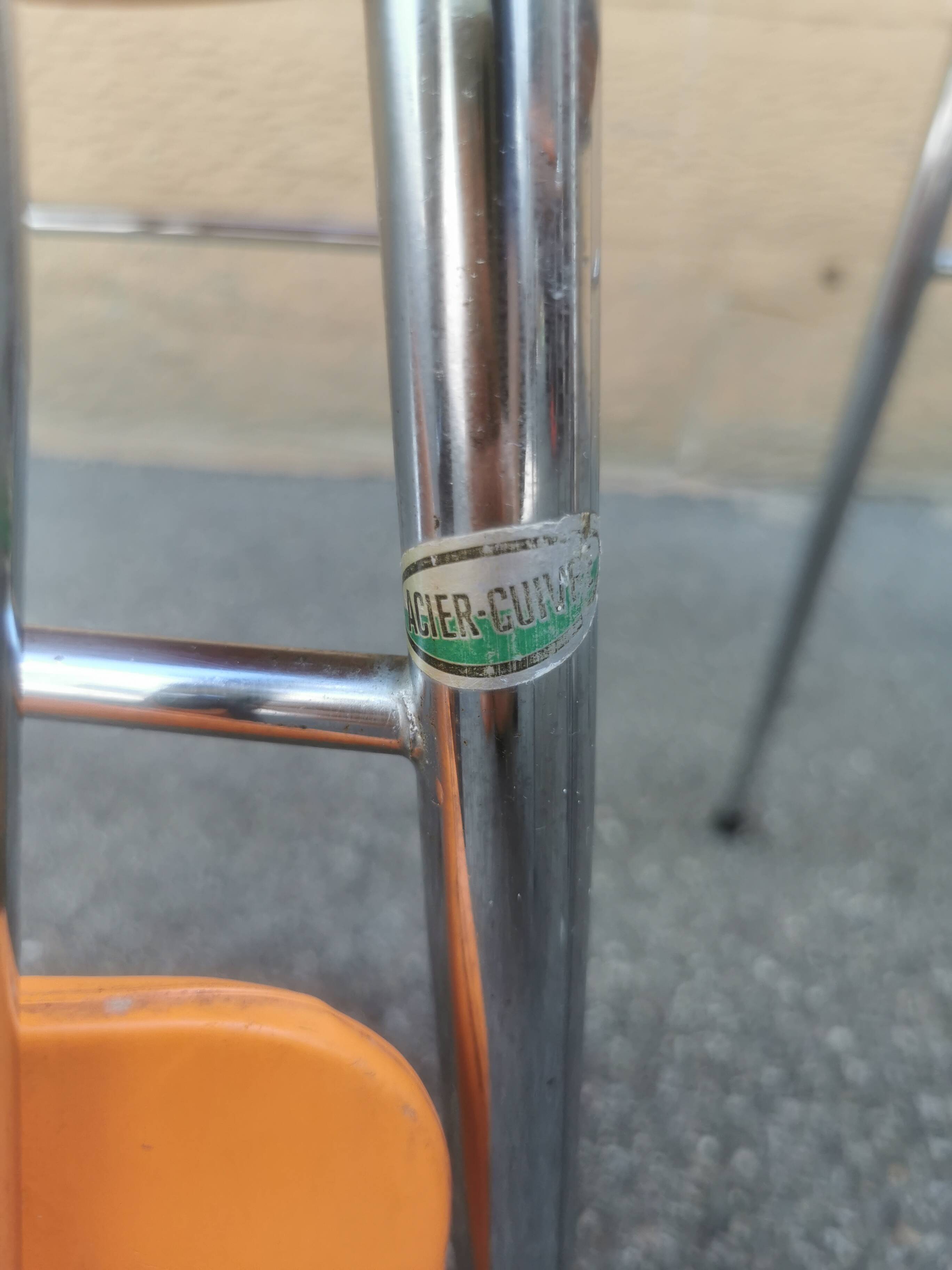 Tubmenager orange vintage chairs