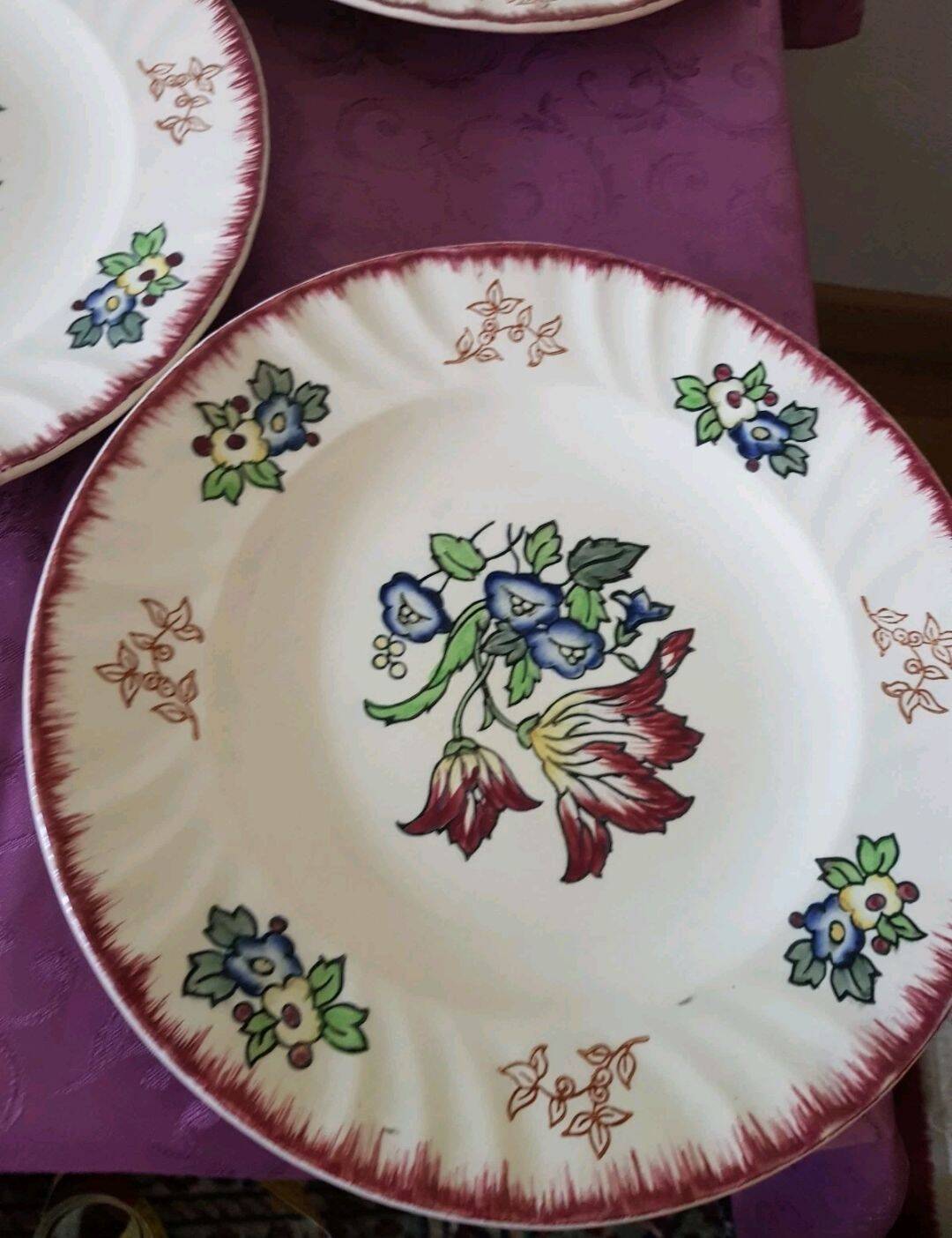Set of 5 flat plates, signed Longwy.