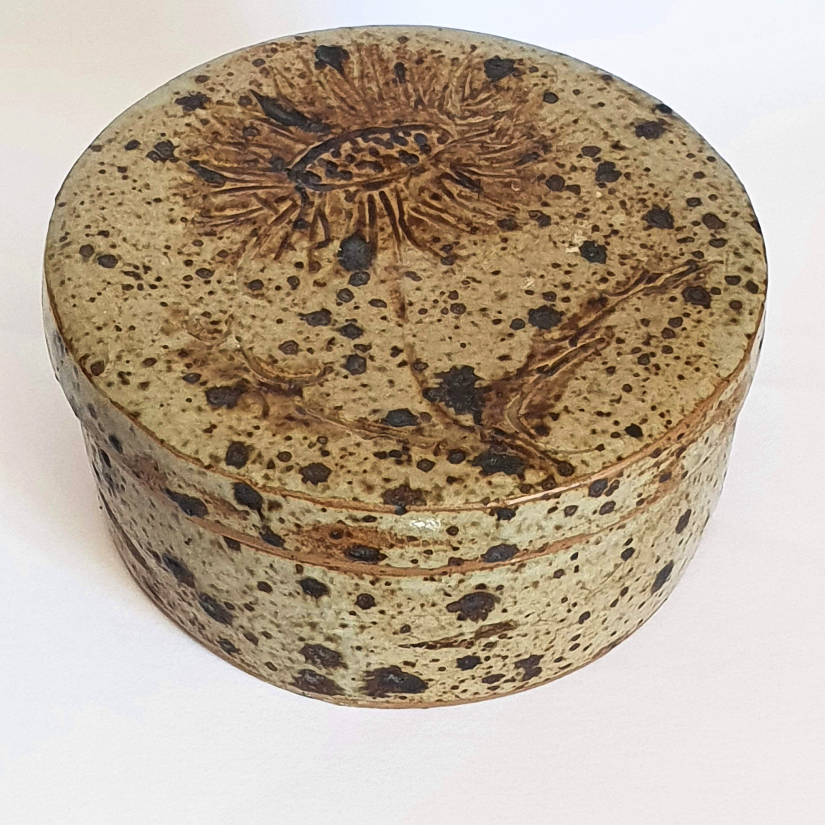 Pyrite stoneware box by Suzanne Dauliach