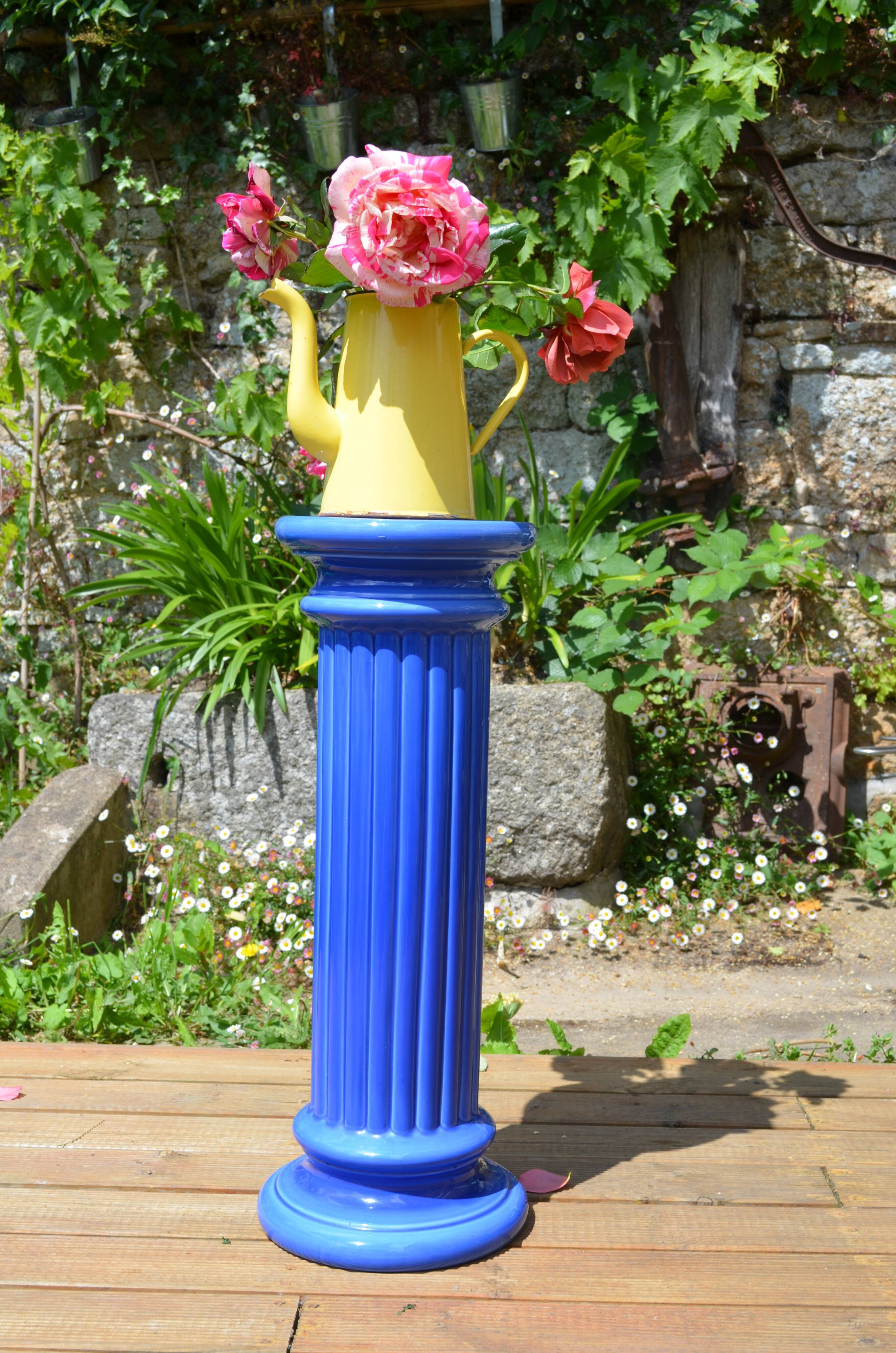 Royal blue column