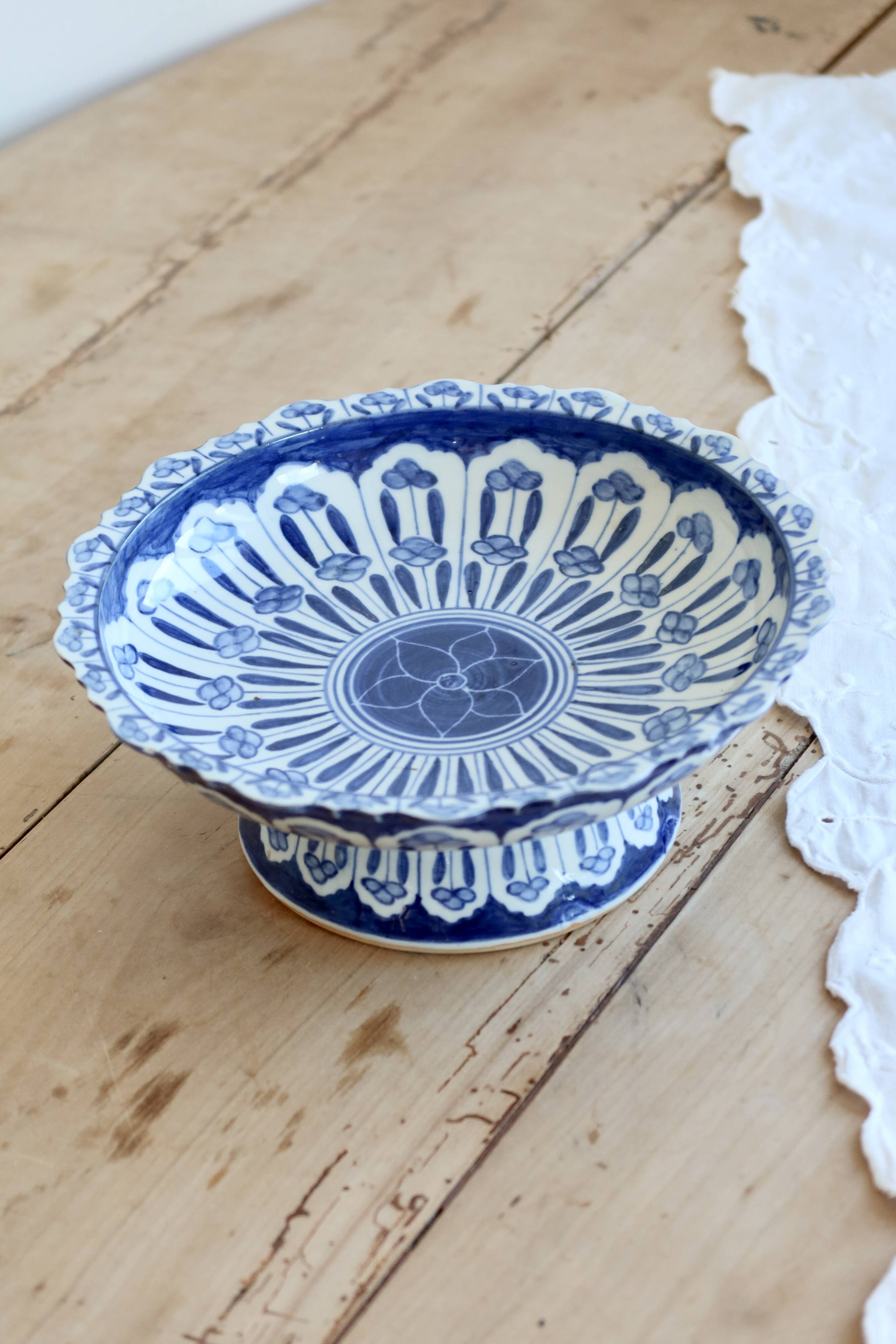 Vintage blue and white porcelain footed bowl in Delft style – Thailand pattern