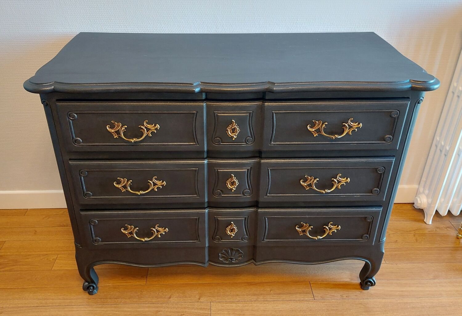 Louis XV lacquered chest of drawers black steel