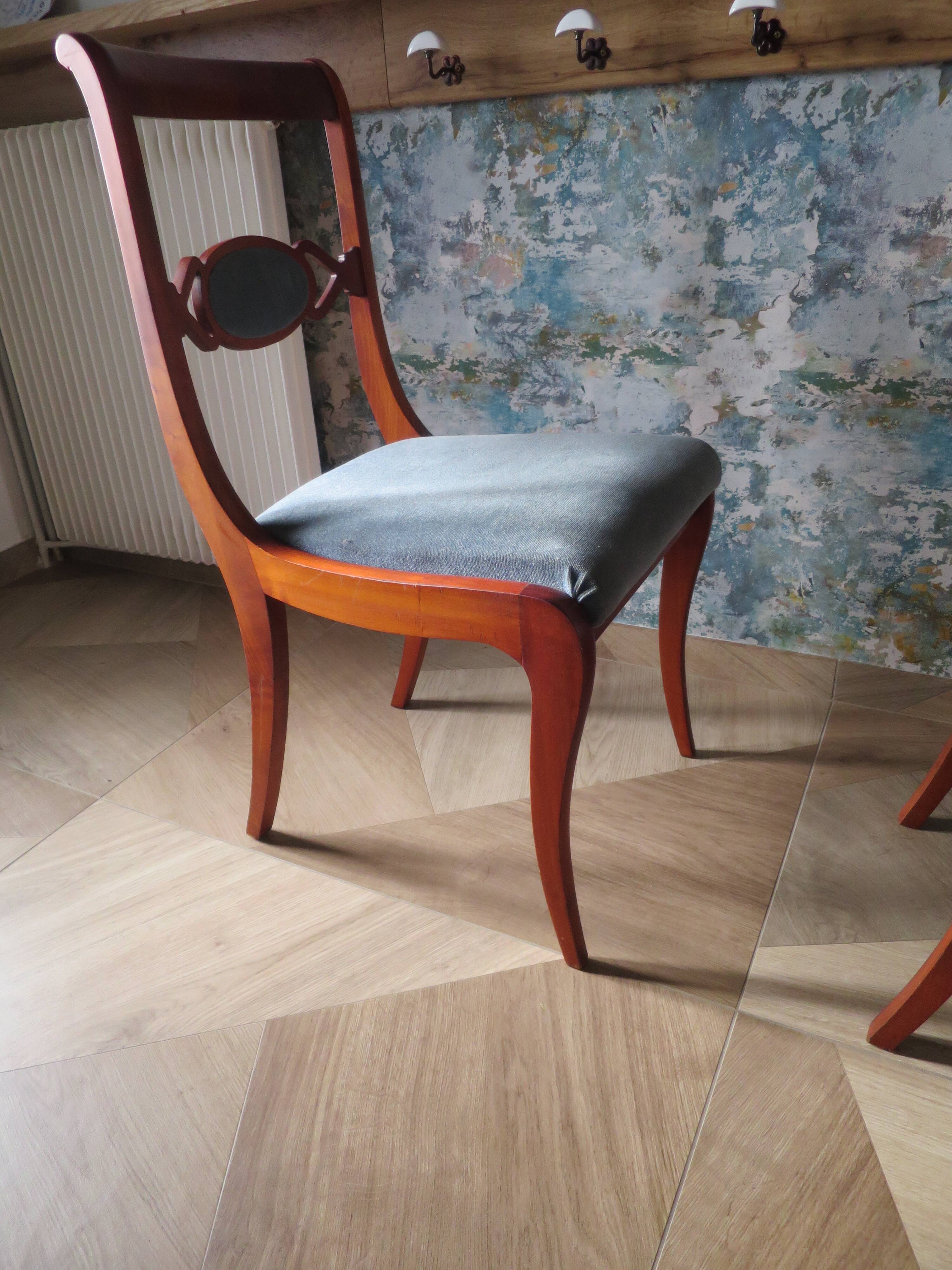 Rare - Set of 4 Louis Philippe/restoration style chairs with medallion - Colour blue / cherry wood