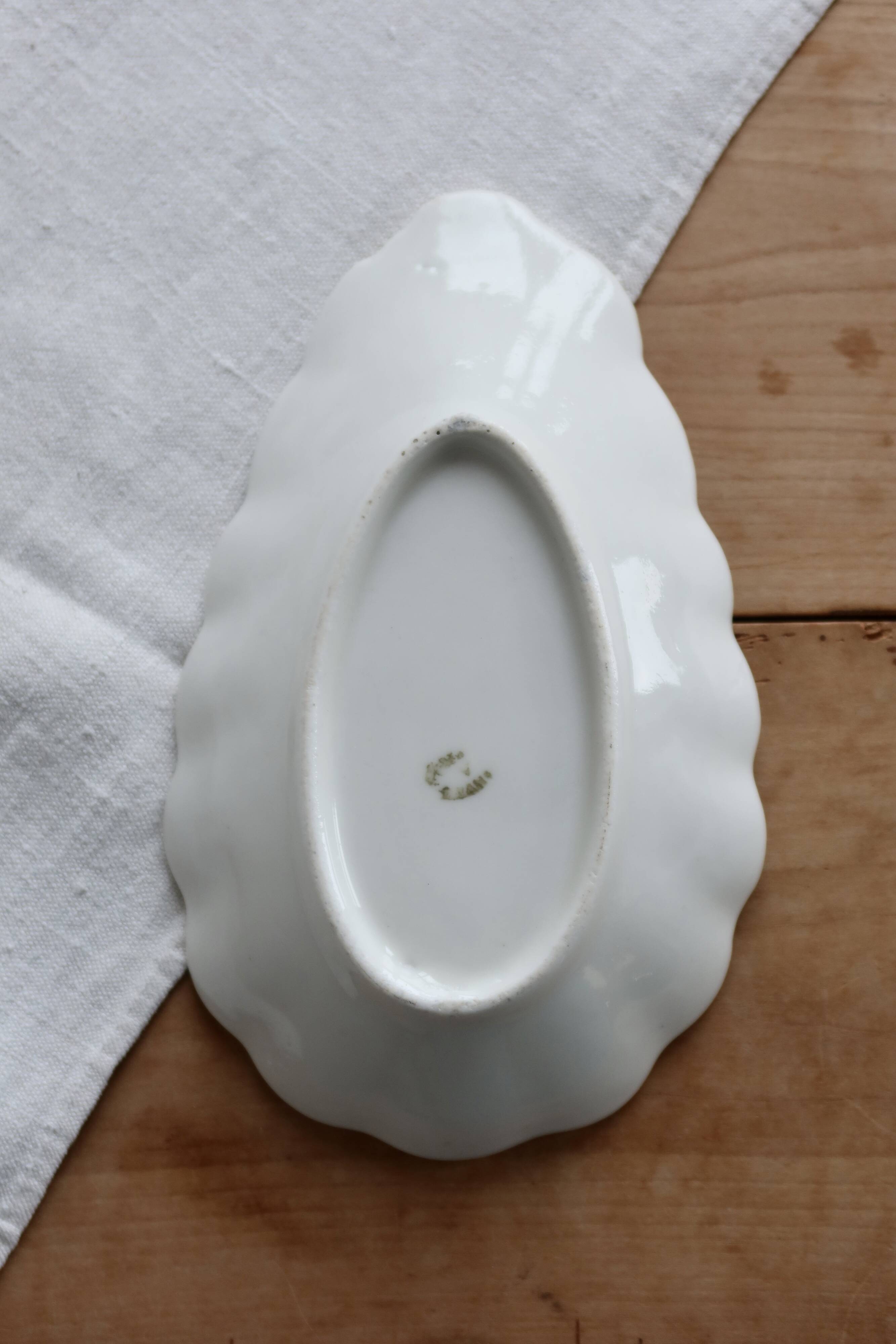 Vintage porcelain shell dish – Polychrome floral decoration