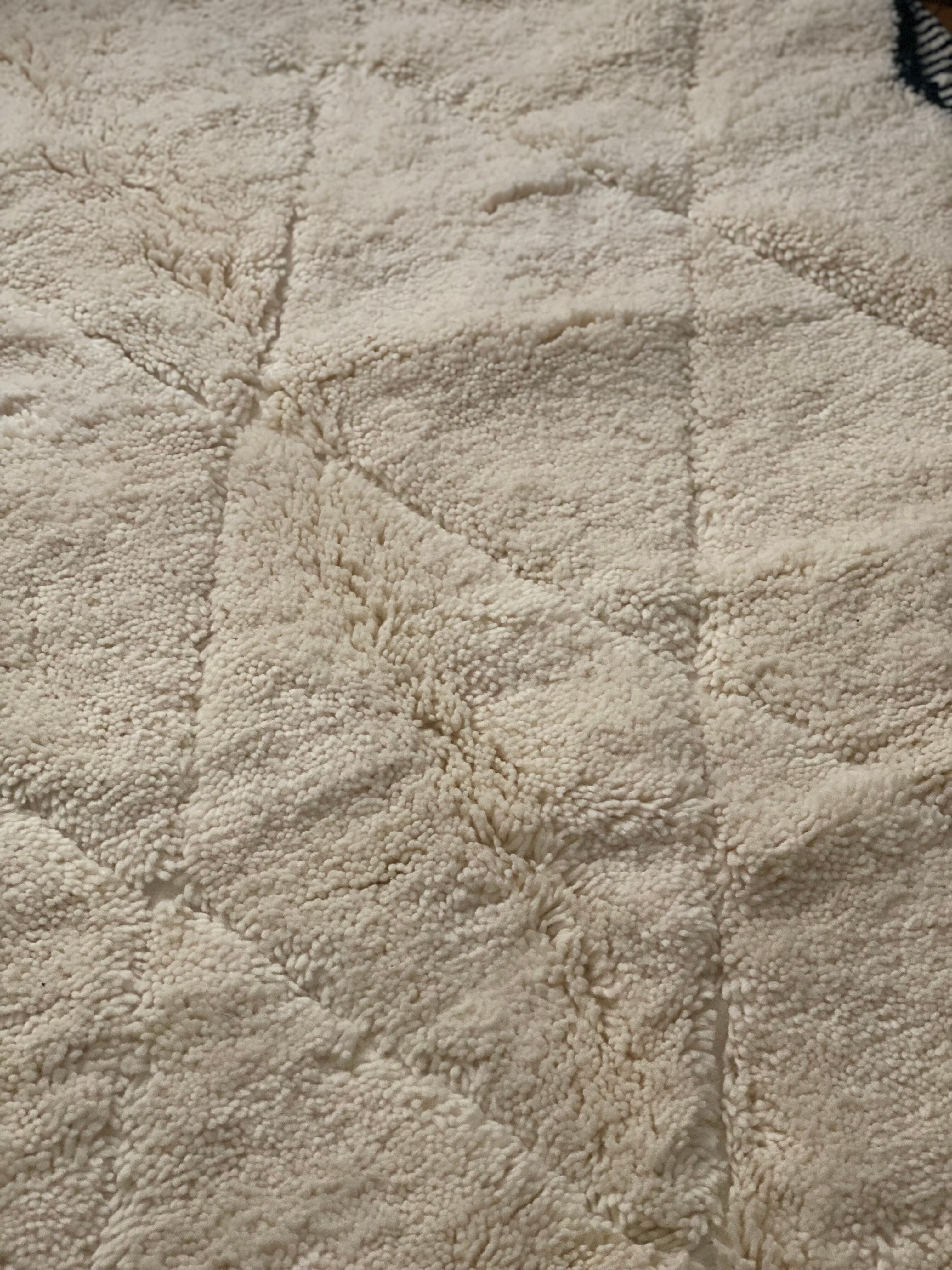 Moroccan Berber carpet beni Ouarain zanafi white and black diamonds 160x250cm
