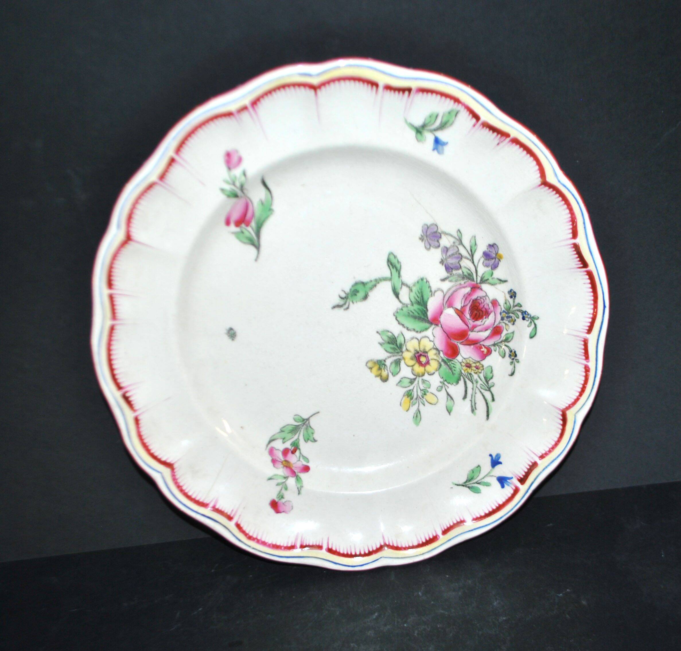 Assiette fleurie ancienne décor réverbère vieux Strasbourg en faïence KG Lunéville