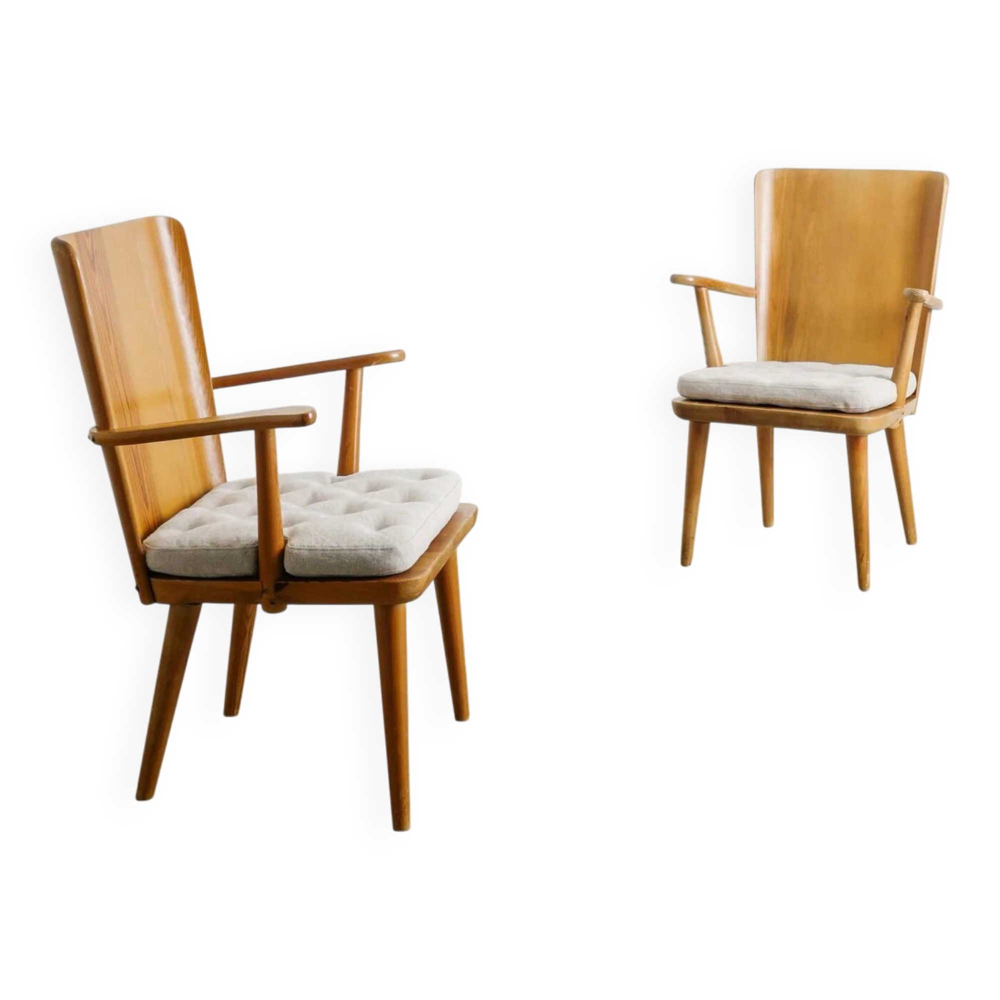 Paire de fauteuils en bois suédois du milieu du siècle par Göran Malmvall, années 1940.