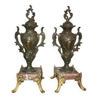 Garniture de pendule Louis XV en marbre régule et bronze XIXe