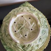 Cherry-decorated drainer fruit cup with its leaf-shaped dish