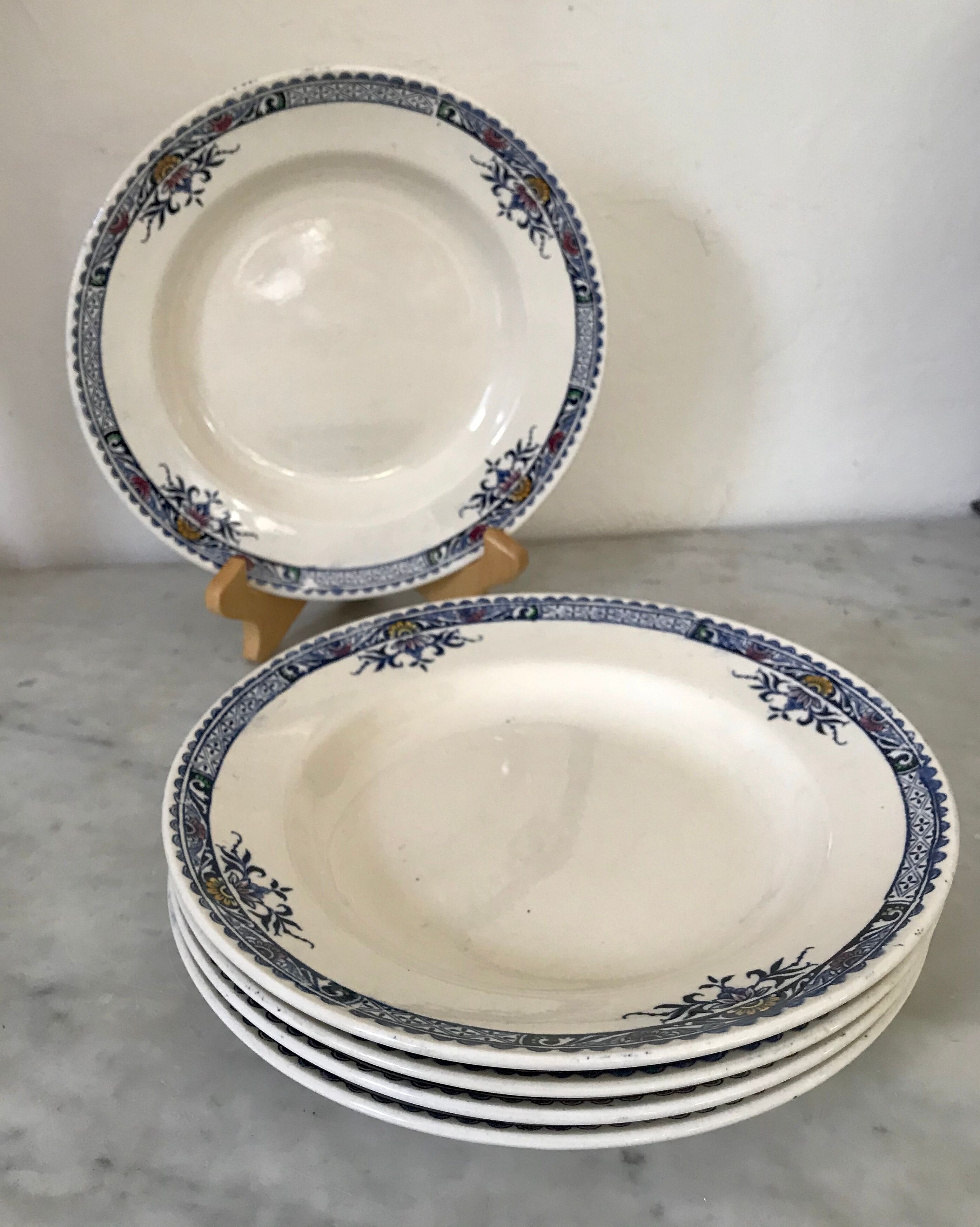 Lot of 5 lily Longchamp hollow plates, iron earth