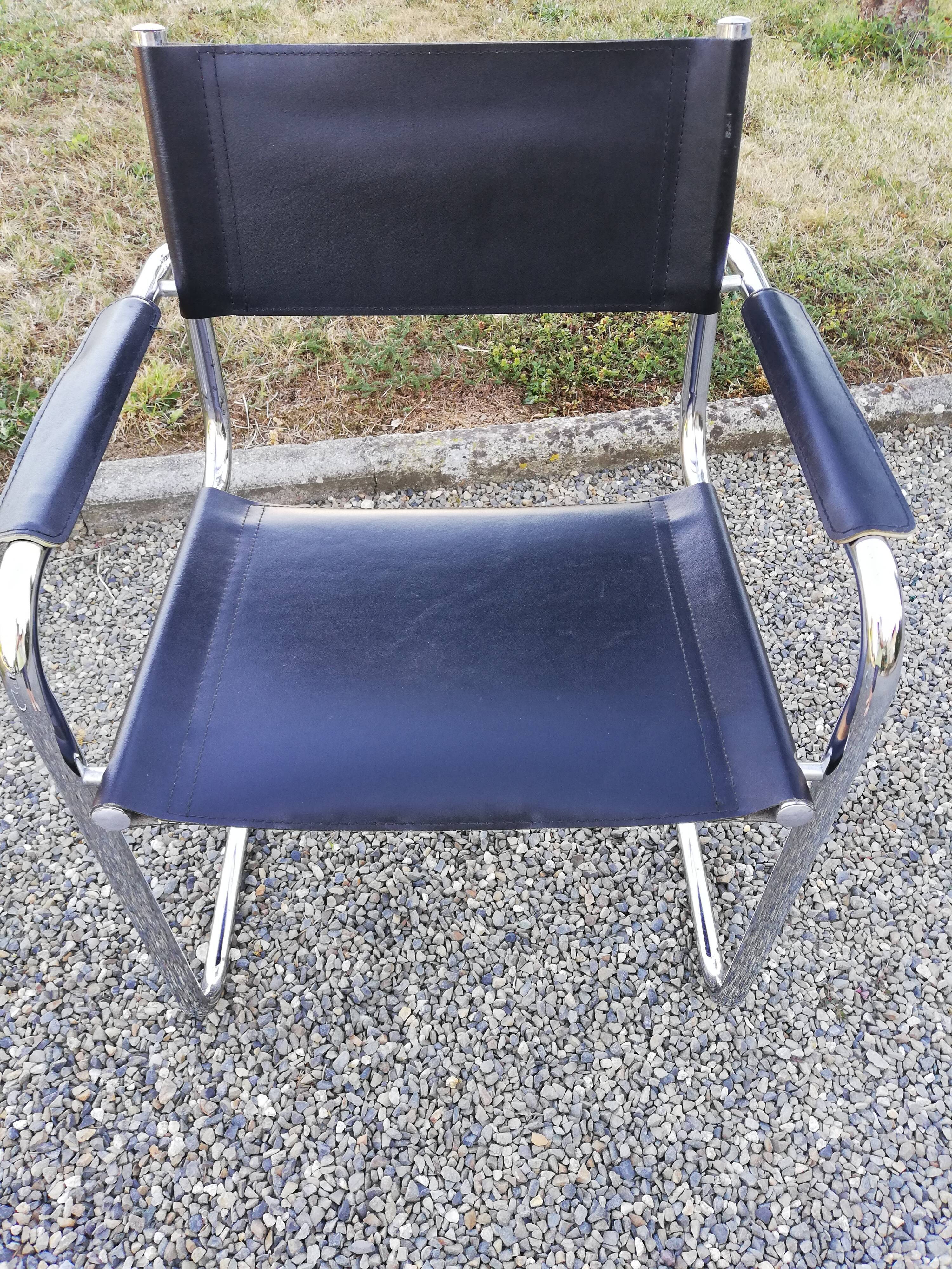 Lot of cantilever armchairs