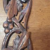 Bas relief leaves