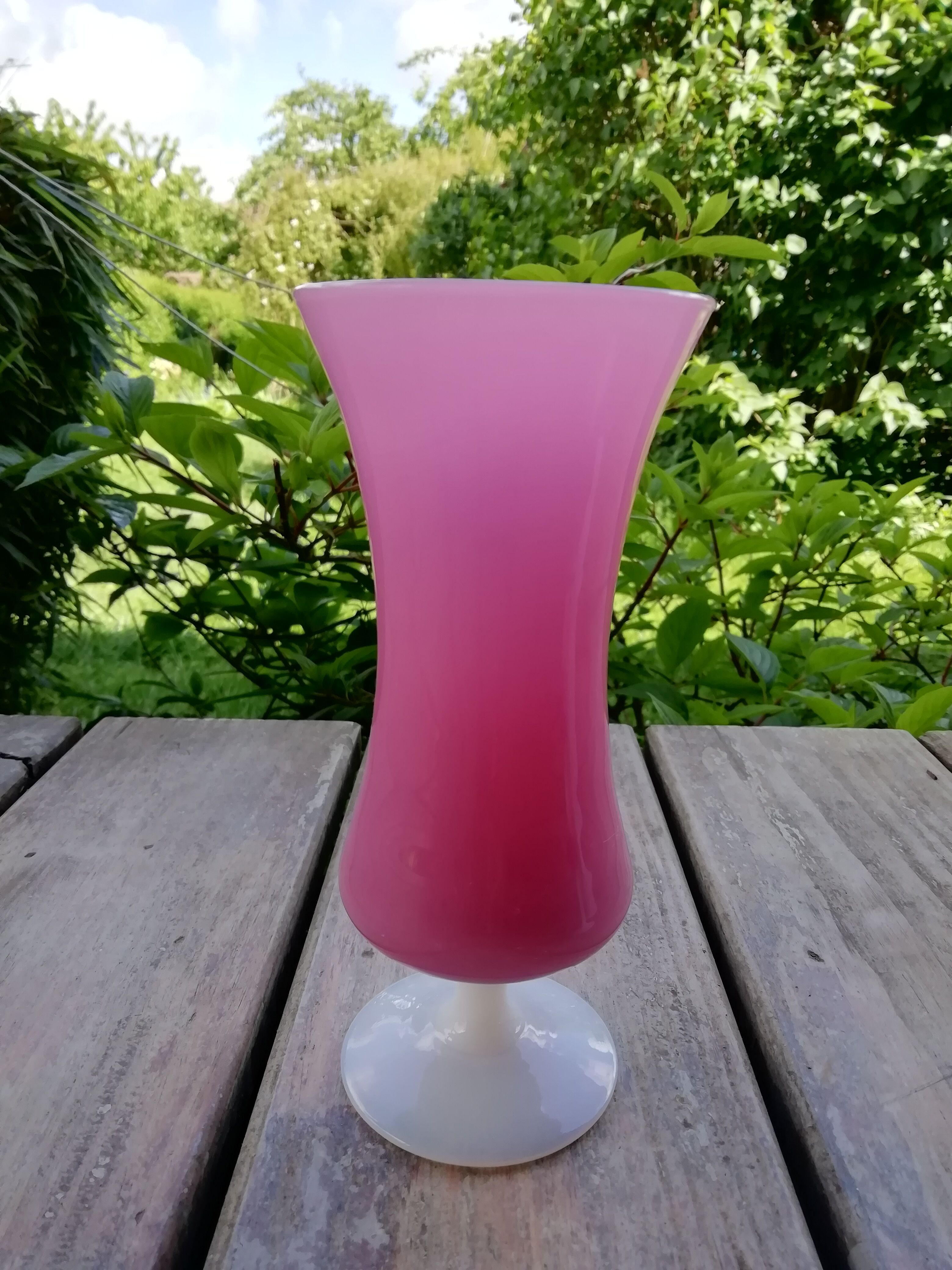 Lot de vases en opaline rose