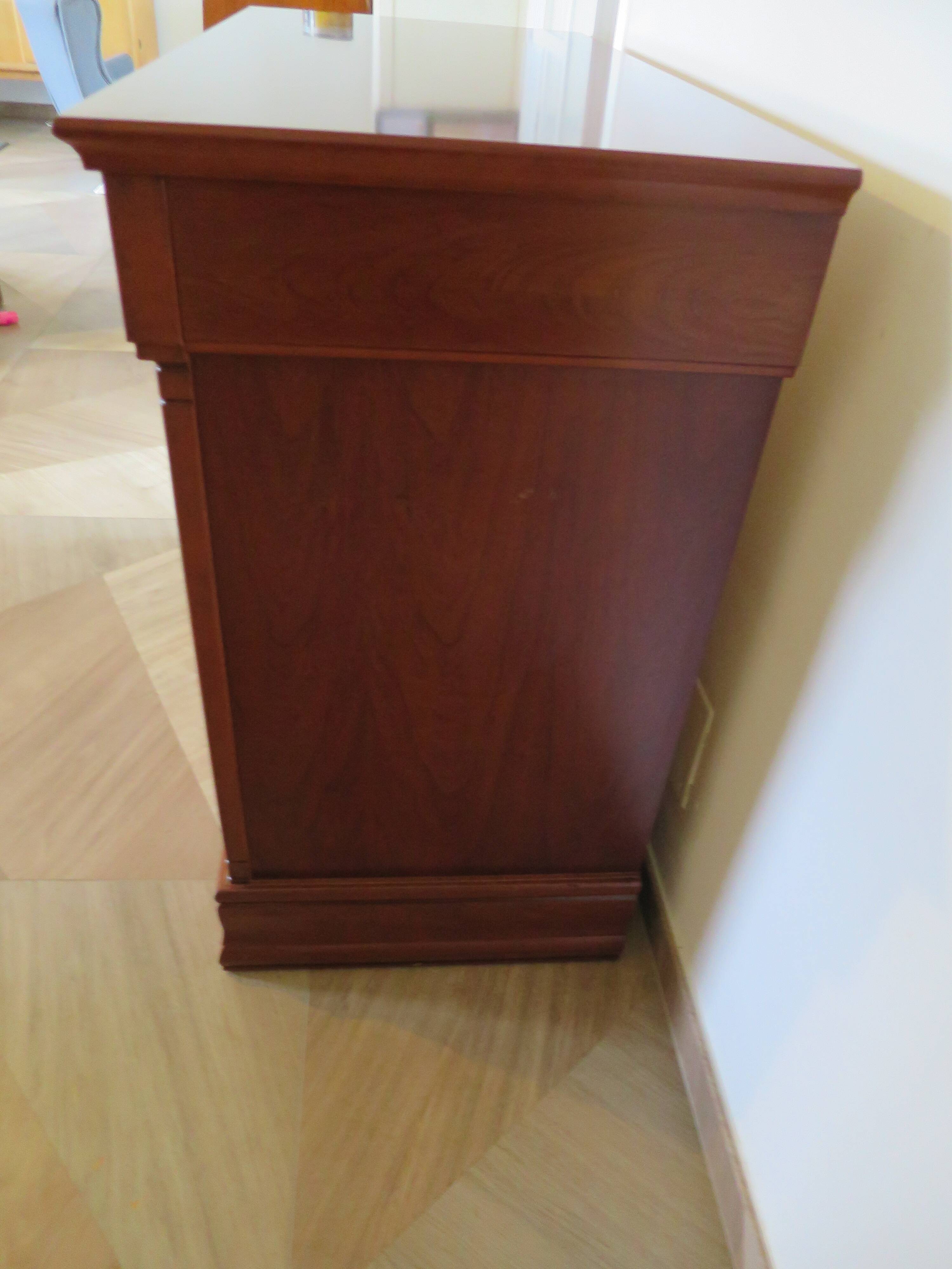 Commode 4 tiroirs – Teinte merisier – Imitation Style Empire – Années 80