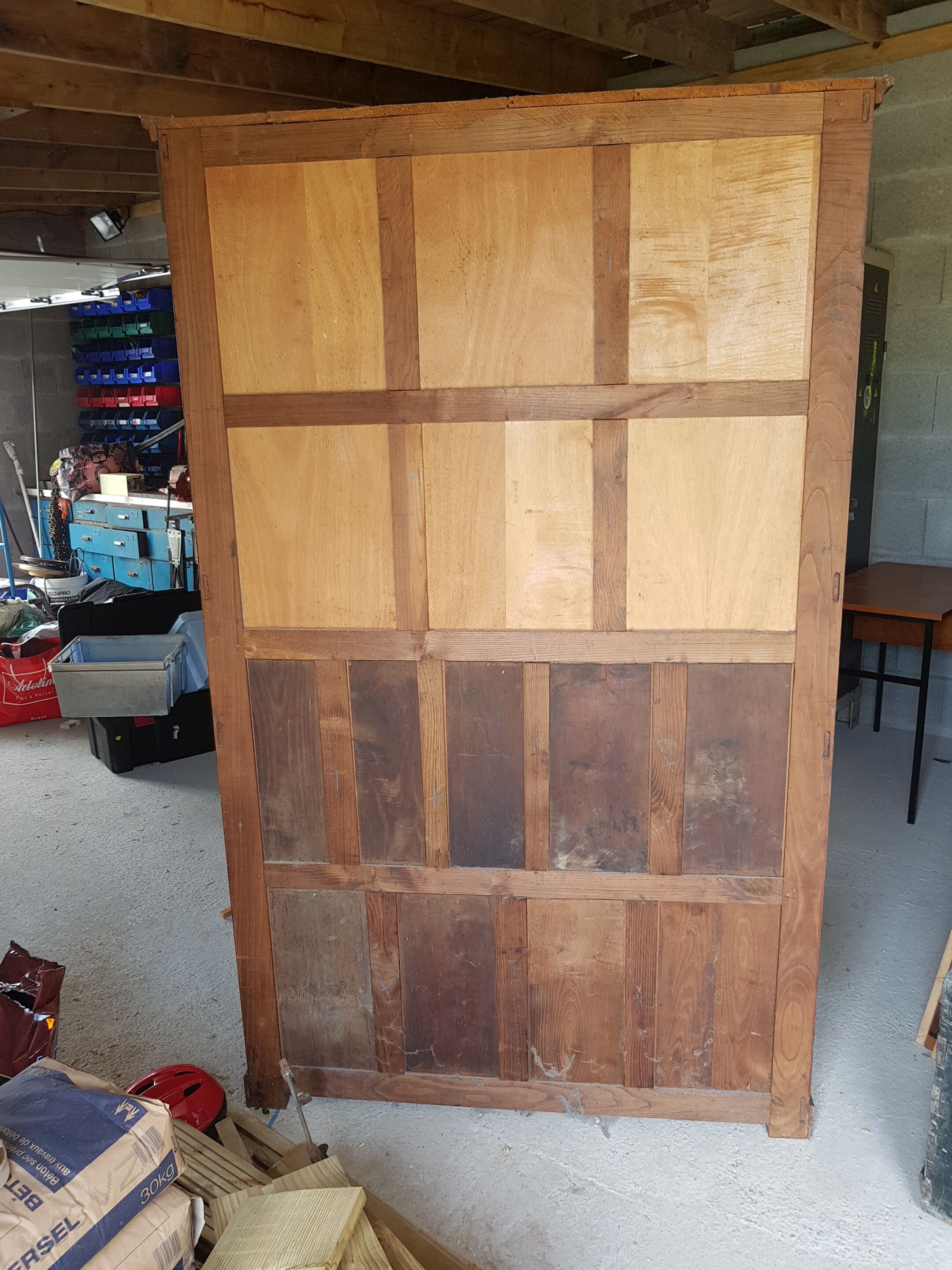 Cabinet old type pharmacy two wooden doors granitées