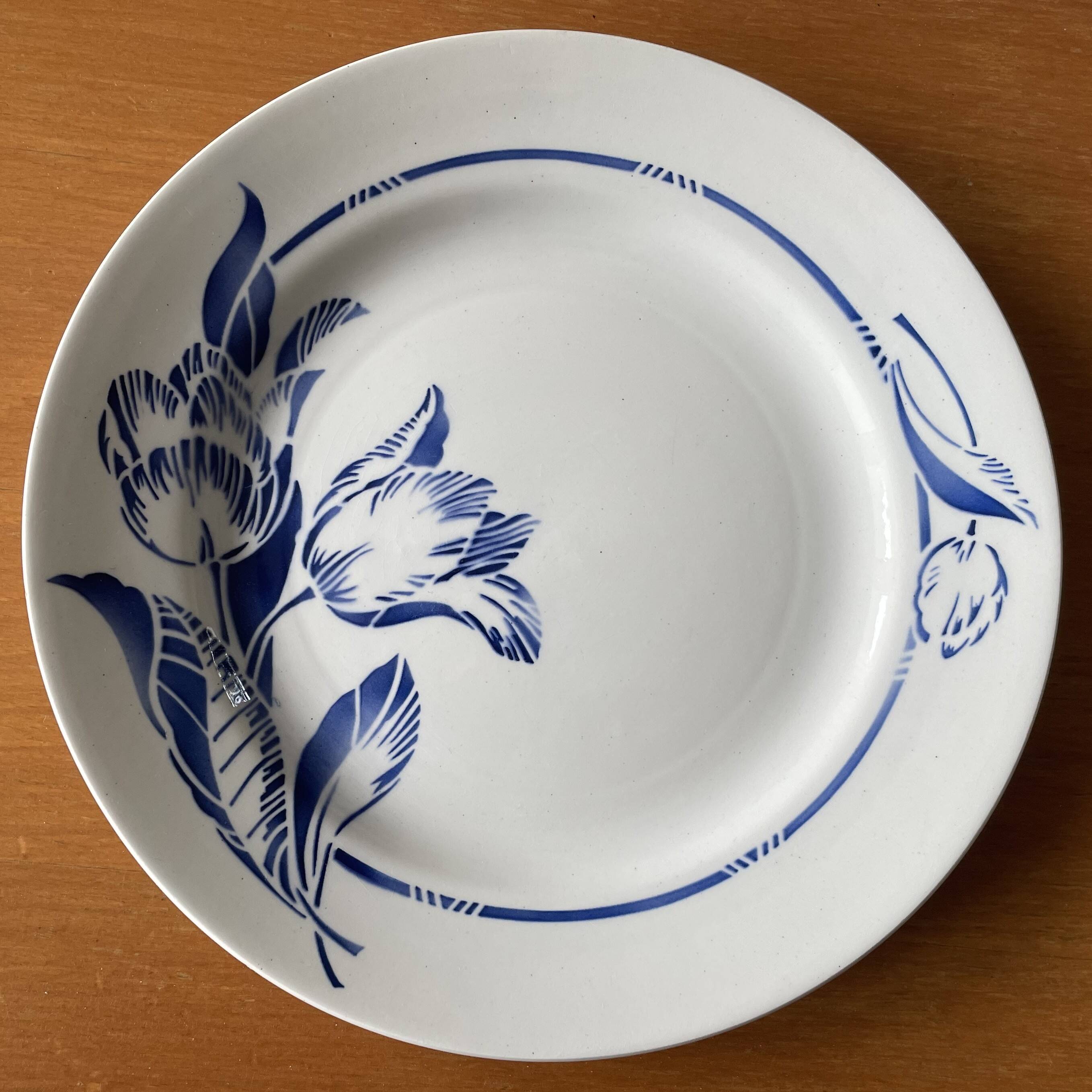 6 antique flat plates in Saint-Amand earthenware (Nord)