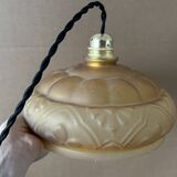 Suspension en verre ambrée ancienne