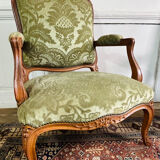 Paire de fauteuils à la reine cabriolet en velours vert style Louis XV - 19eme siècle France