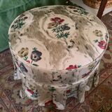 Toad in cloth armchair and its Ottoman