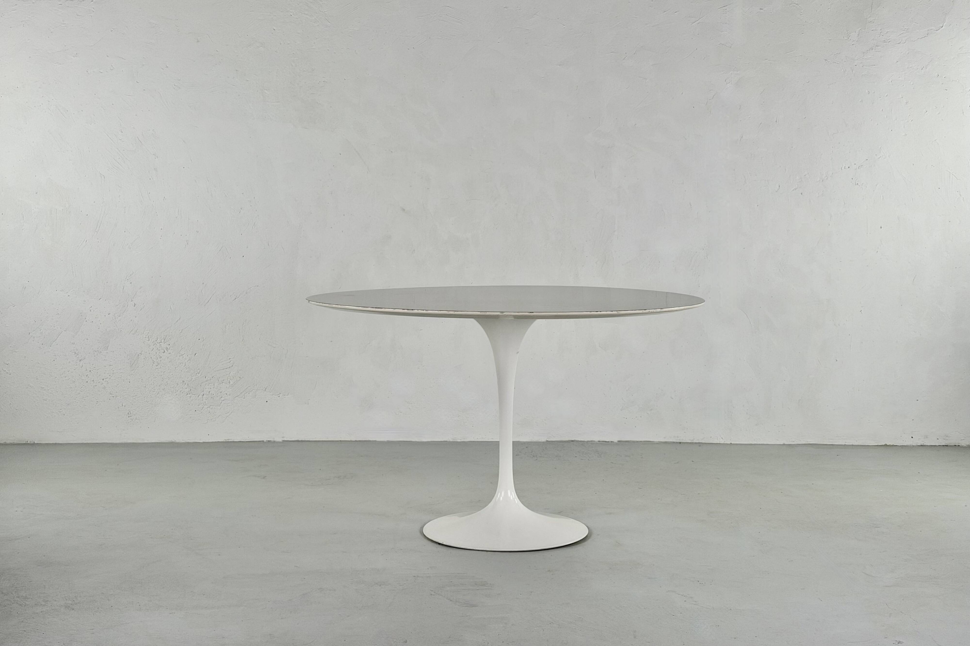 Tulip dining table by Eero Saarinen for Knoll International - 1960s