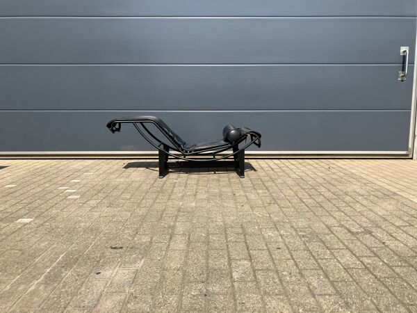 Originele Cassina Le Corbusier Lc4 Black on Black, Bijna als nieuw!
