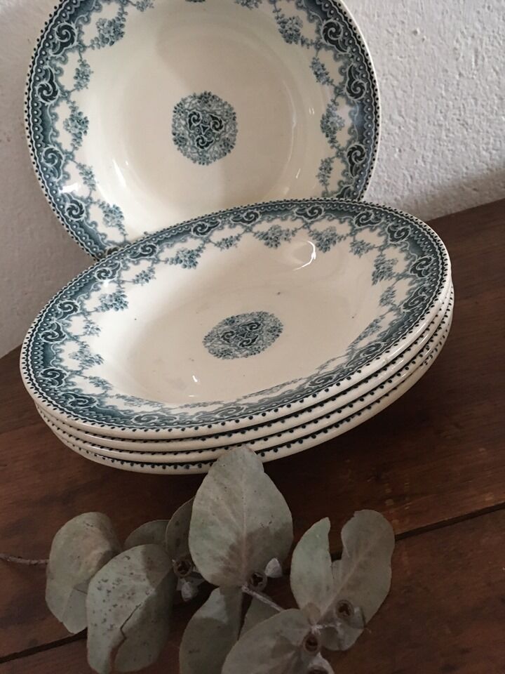 Ensemble cinq assiettes creuses terre de fer"Allez Frères"