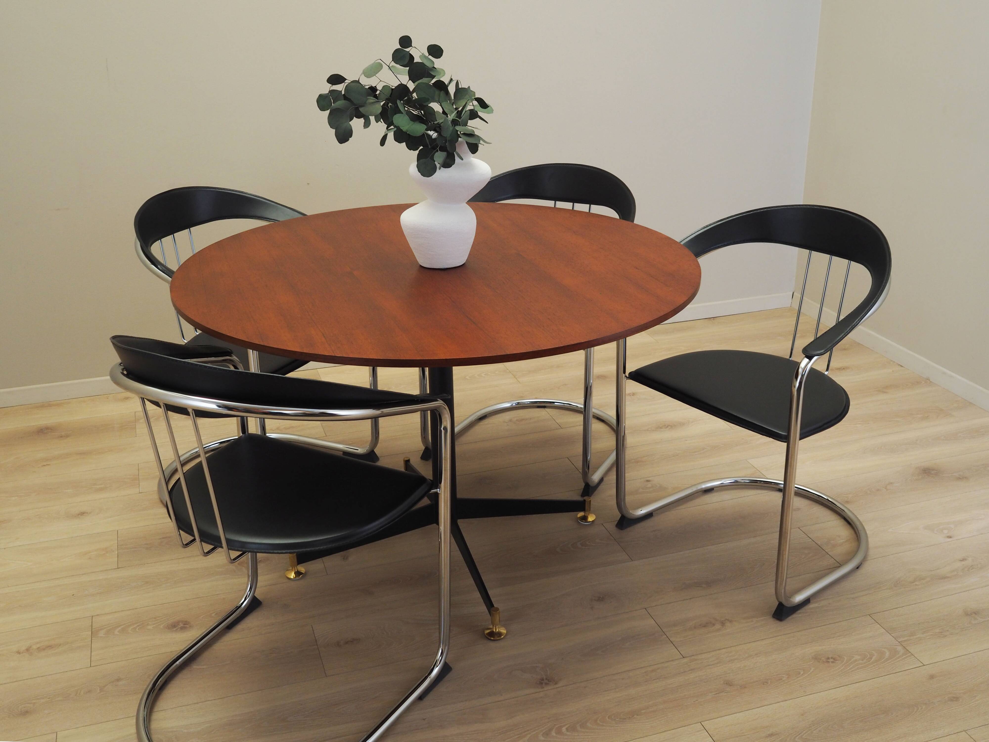 Set of four chairs, Italian design, 1980s, production: Italy