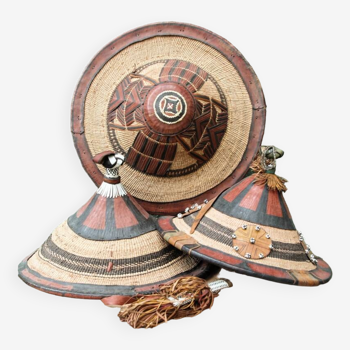 Lot de 3 chapeaux de paille et cuir, peuple Peul, Mali