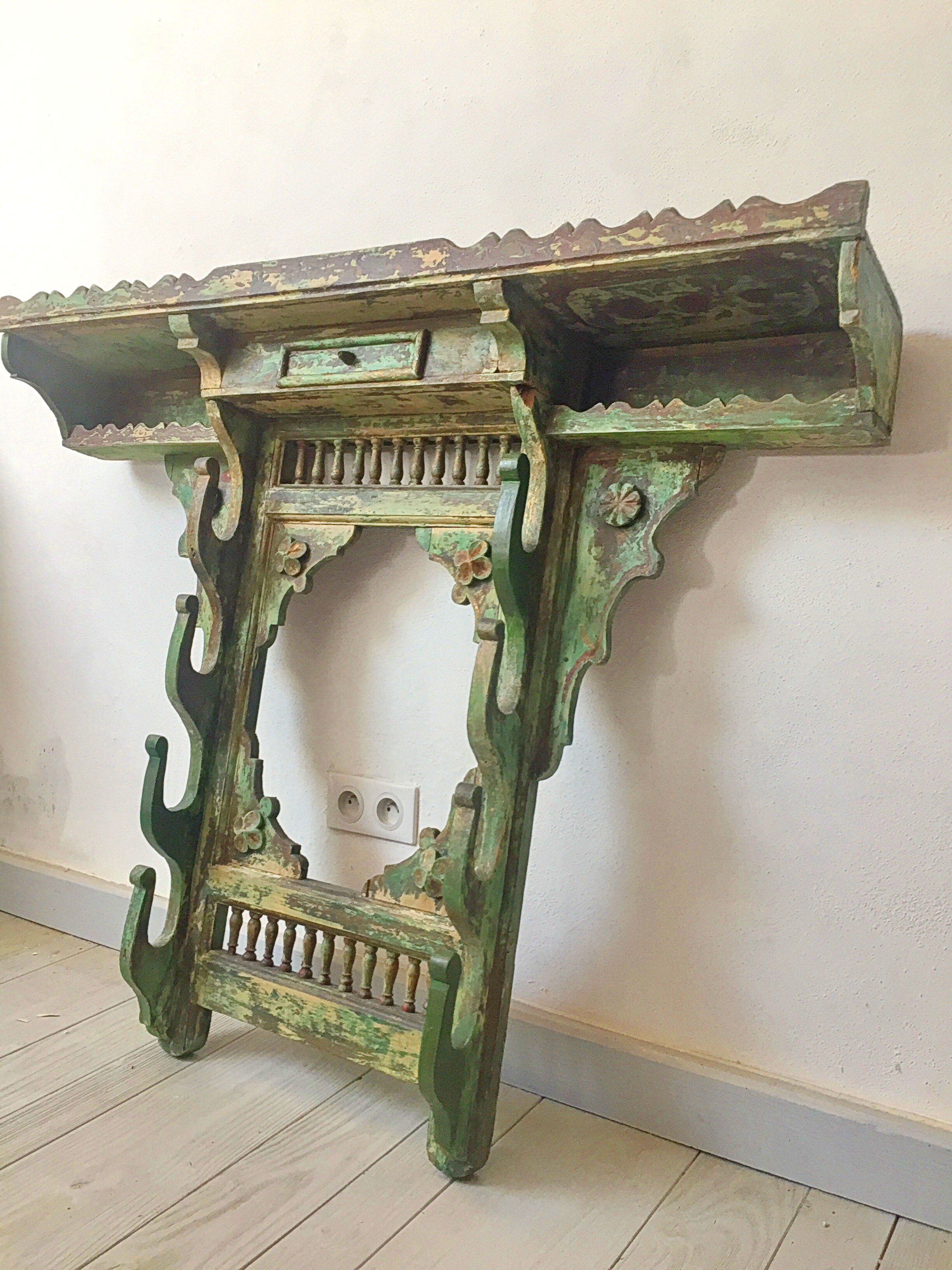 Antique rifle carrier