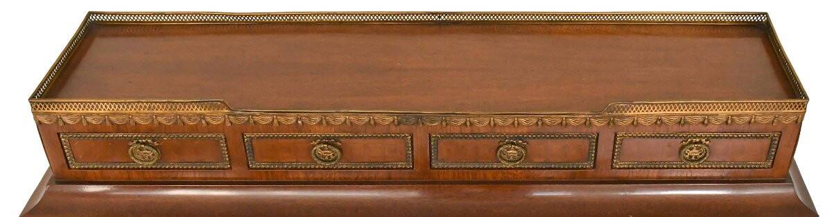 Bureau à cylindre de style Louis XVI en marqueterie