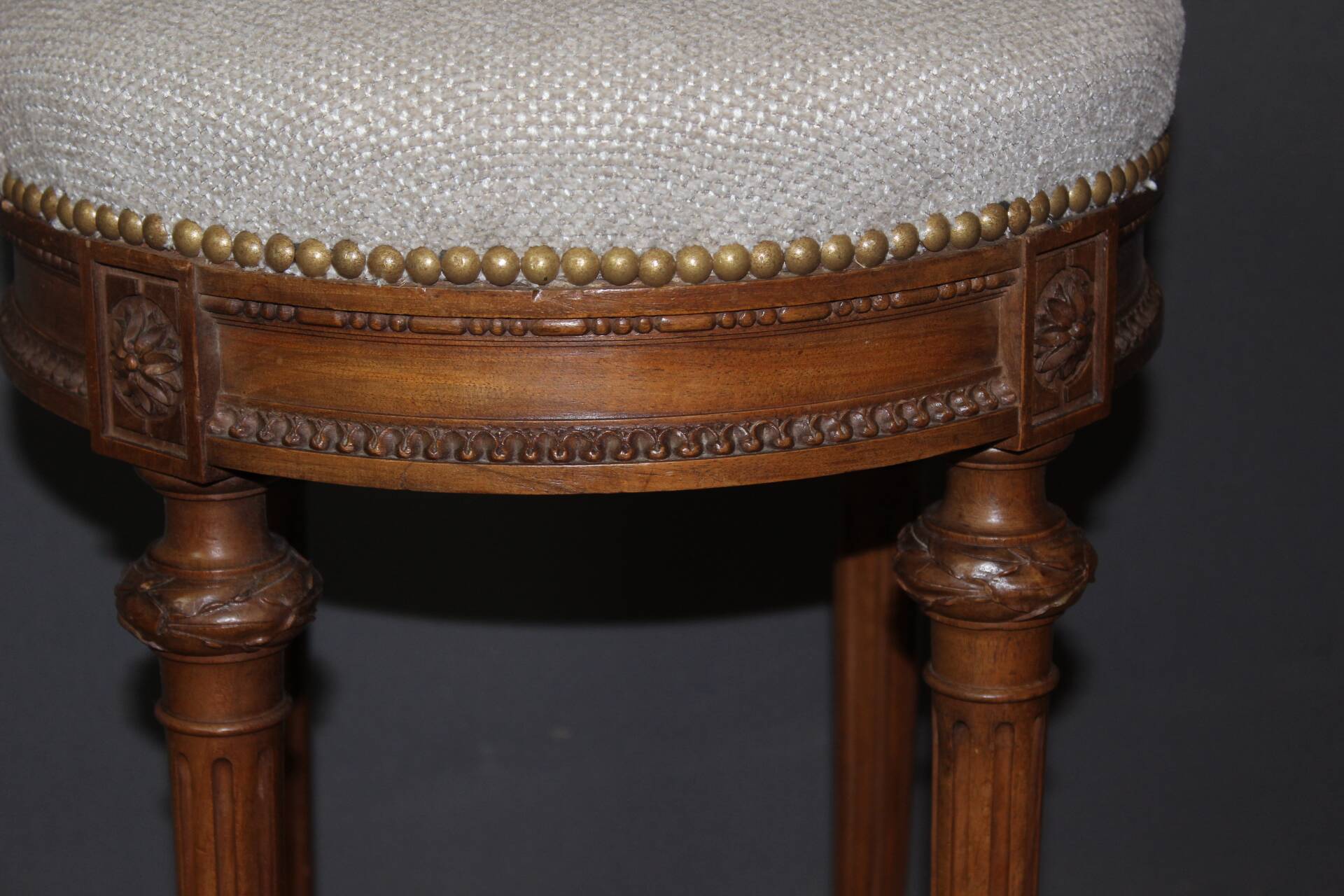 Tabouret de Style Louis XVI en Noyer vers 1900