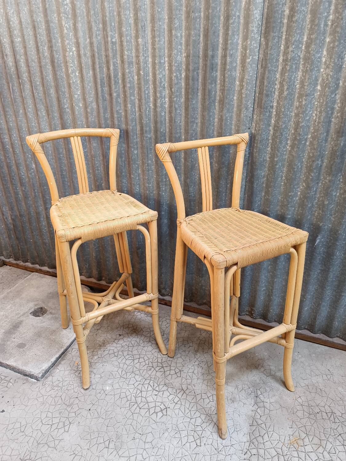 Vintage rattan wicker bar + 2 bar stools