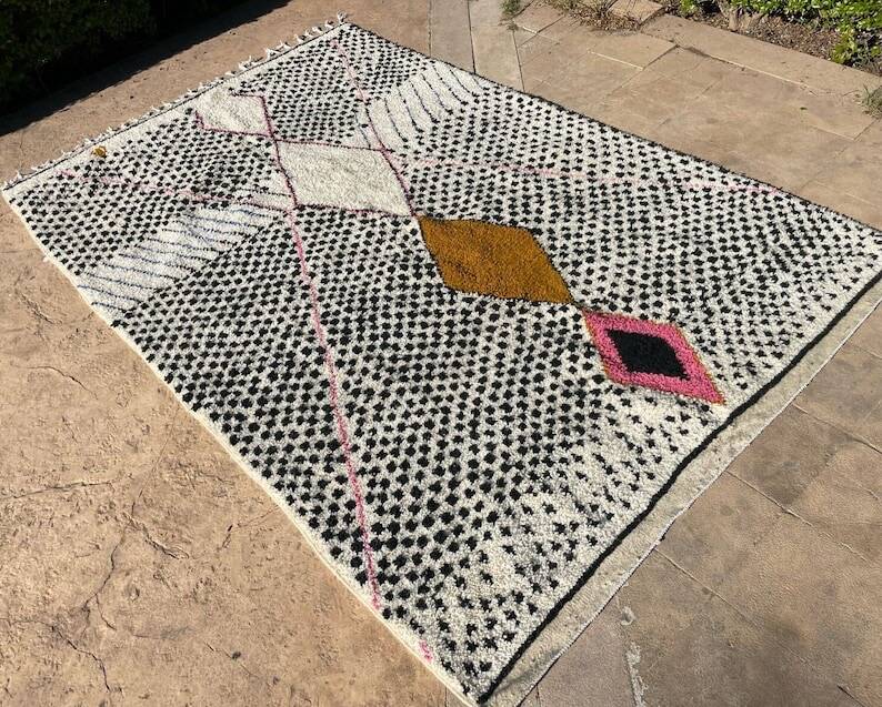 Authentic traditional Moroccan Atlas rug, size 2/3 m.