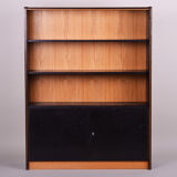 Mid Century display cabinet made in Czechia '50s. Restored Oak.