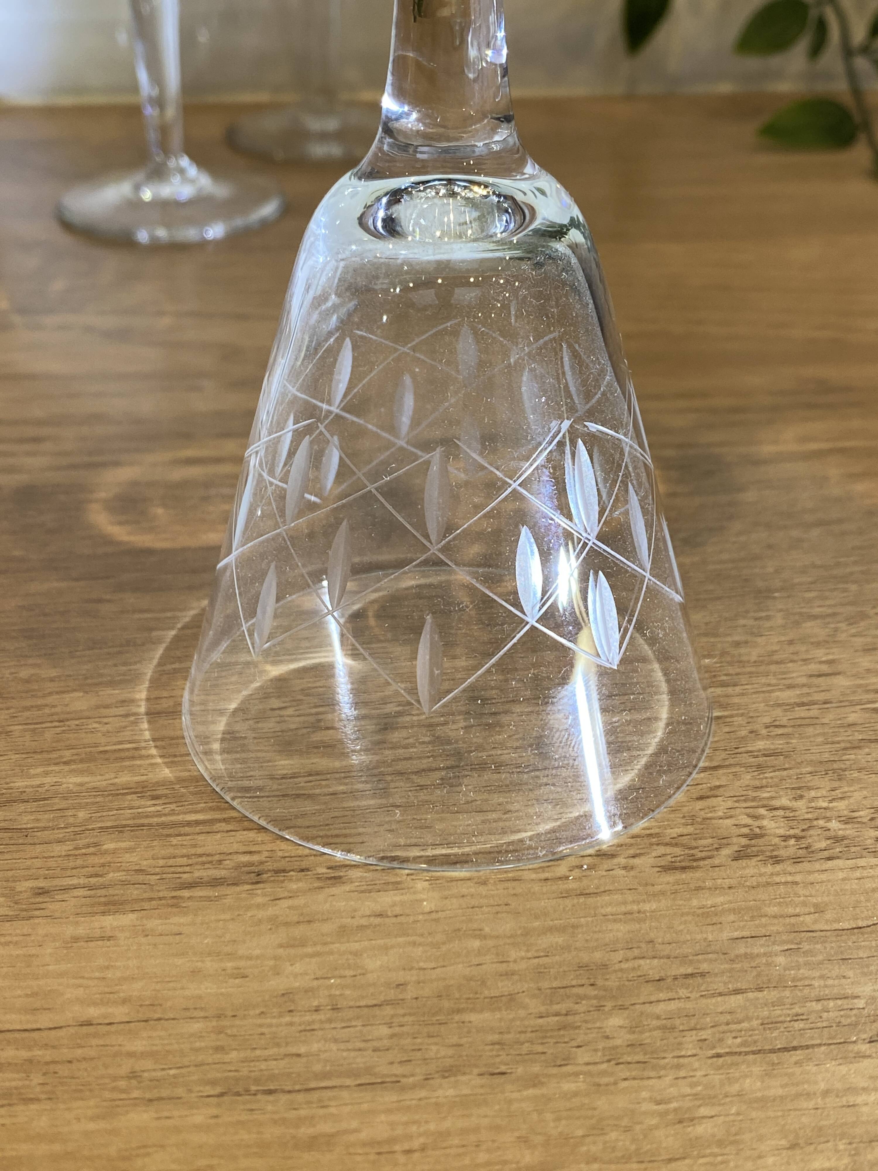 Set of 8 engraved wine glasses