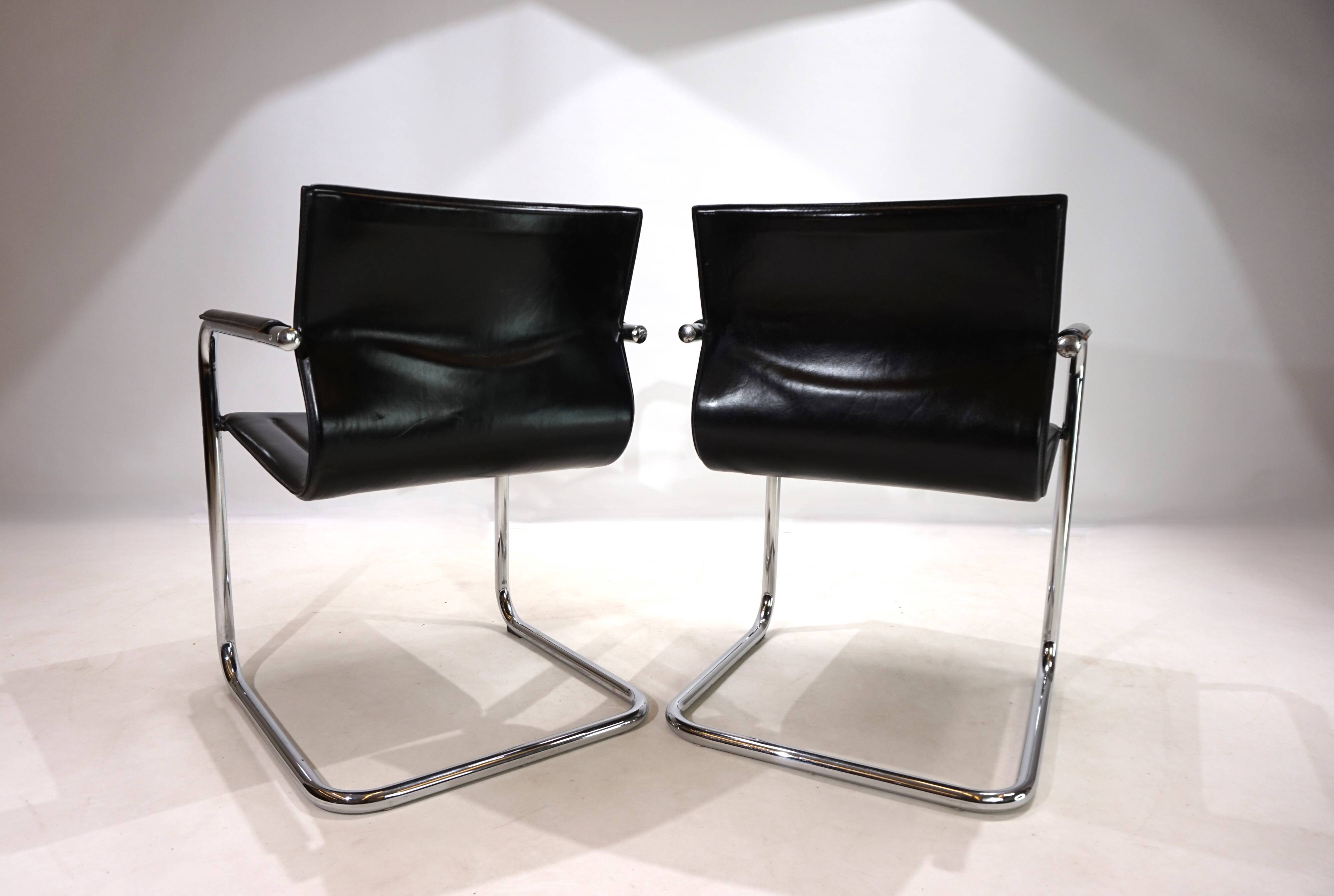 2 leather and chrome metal armchairs Matteo Grassi, 1970
