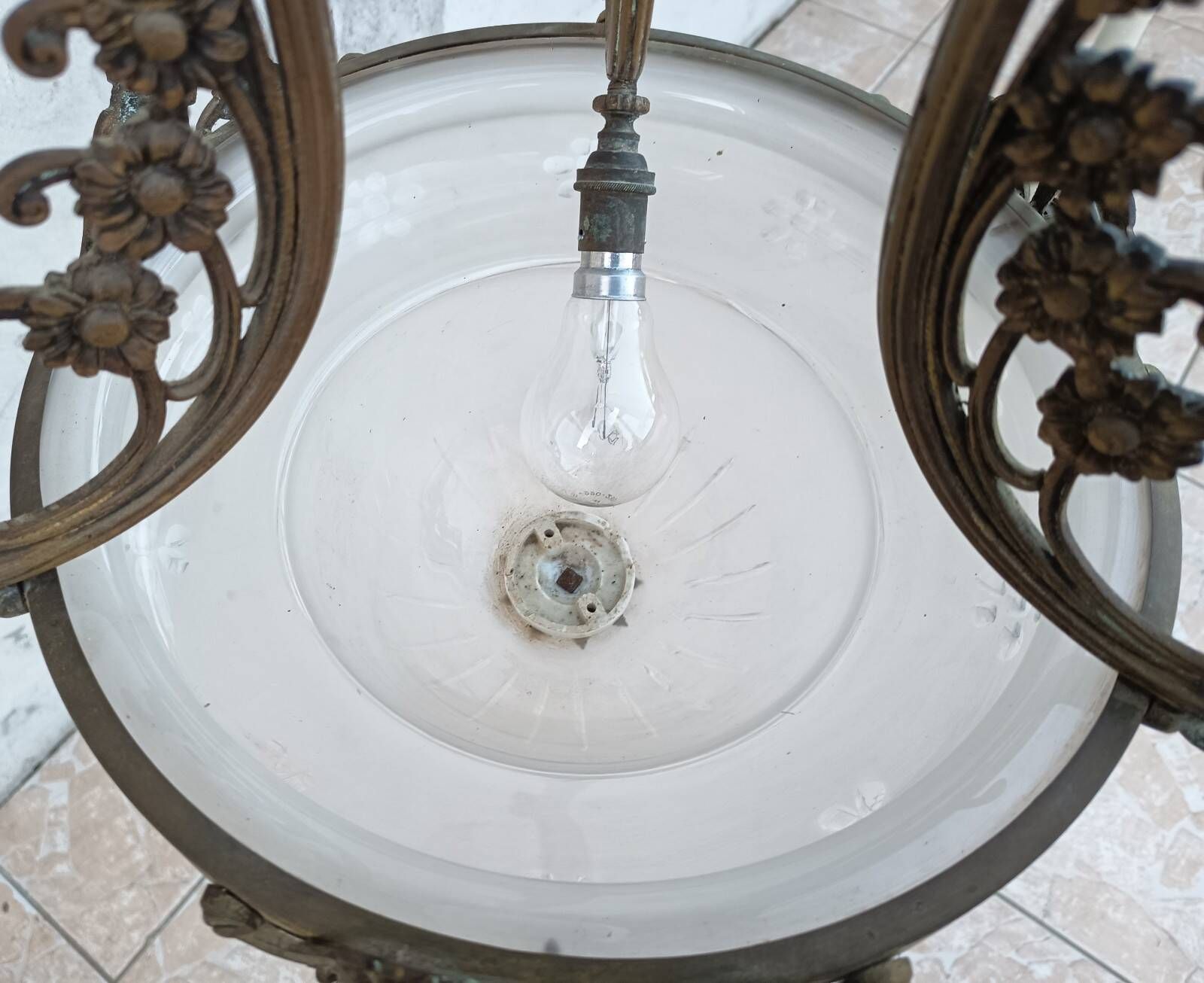 Art Nouveau chandelier in brass and bronze