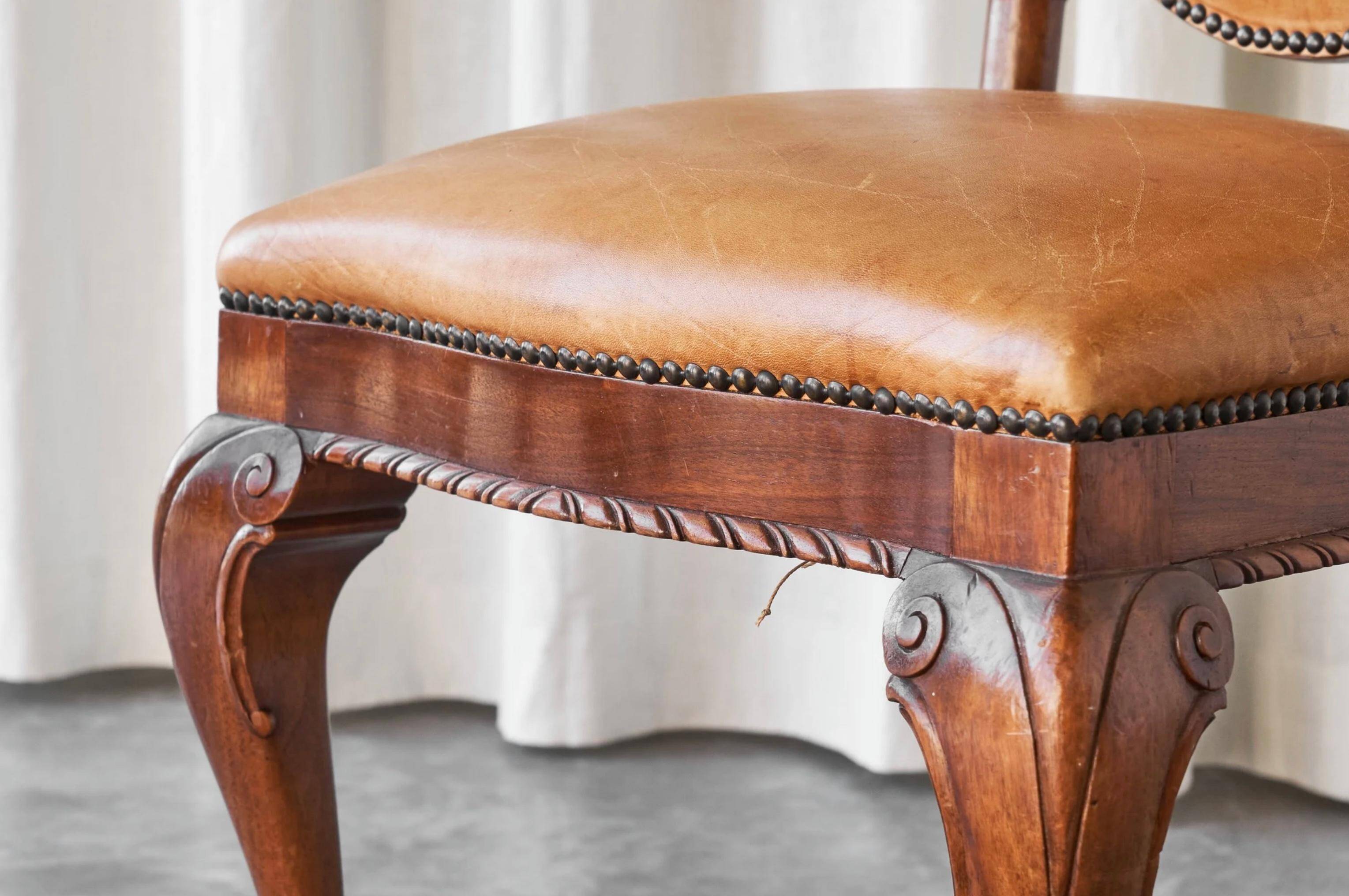 Paires rares de chaises 't Woonhuys Amsterdam cuir patiné, années 1920